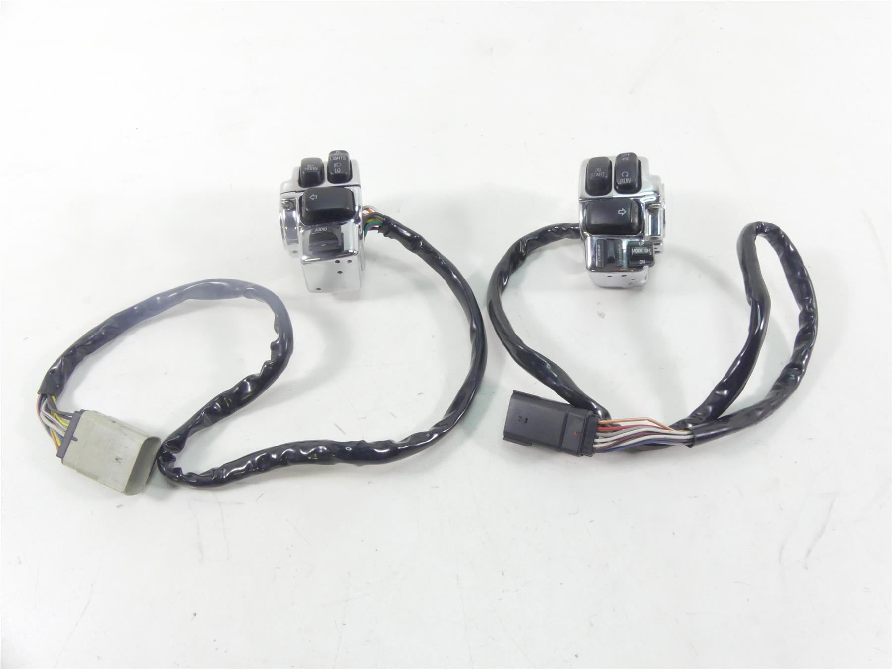 2010 Harley Touring FLHX Street Glide Left Right Chrome Control Switch 71682-06
