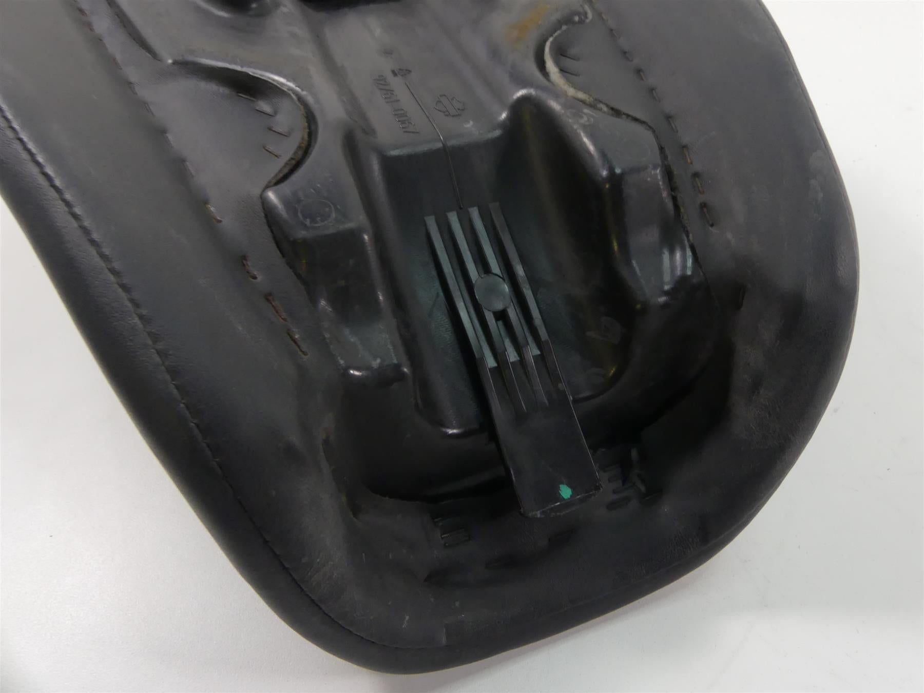 2013 Harley FXDWG Dyna Wide Glide Rider Driver Solo Seat 51503-10 {{ shop.shopifyCountryName }} - Mototech271