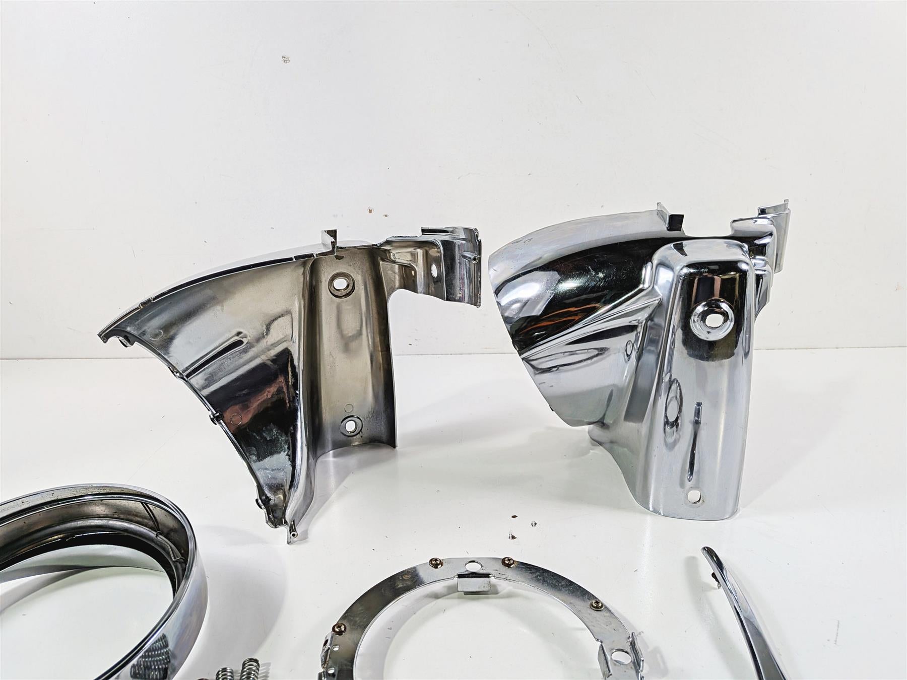 Harley Touring Aftermarket Chrome Road King Headlight Cover Nacelle Set {{ shop.shopifyCountryName }} - Mototech271