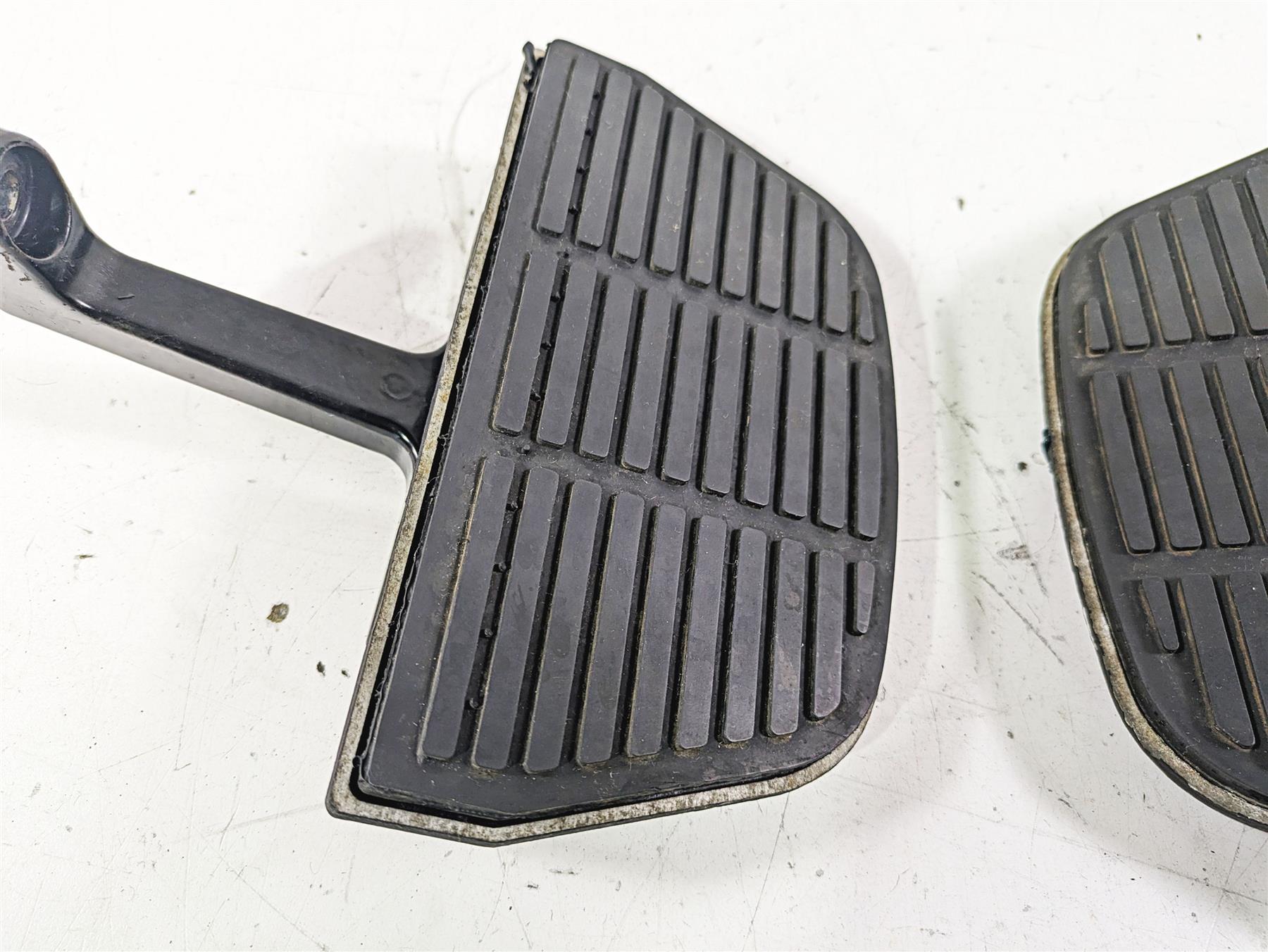 2003 Harley Touring FLHTCUI 100TH E-Glide Passenger Floor Board Set 52719-93B {{ shop.shopifyCountryName }} - Mototech271