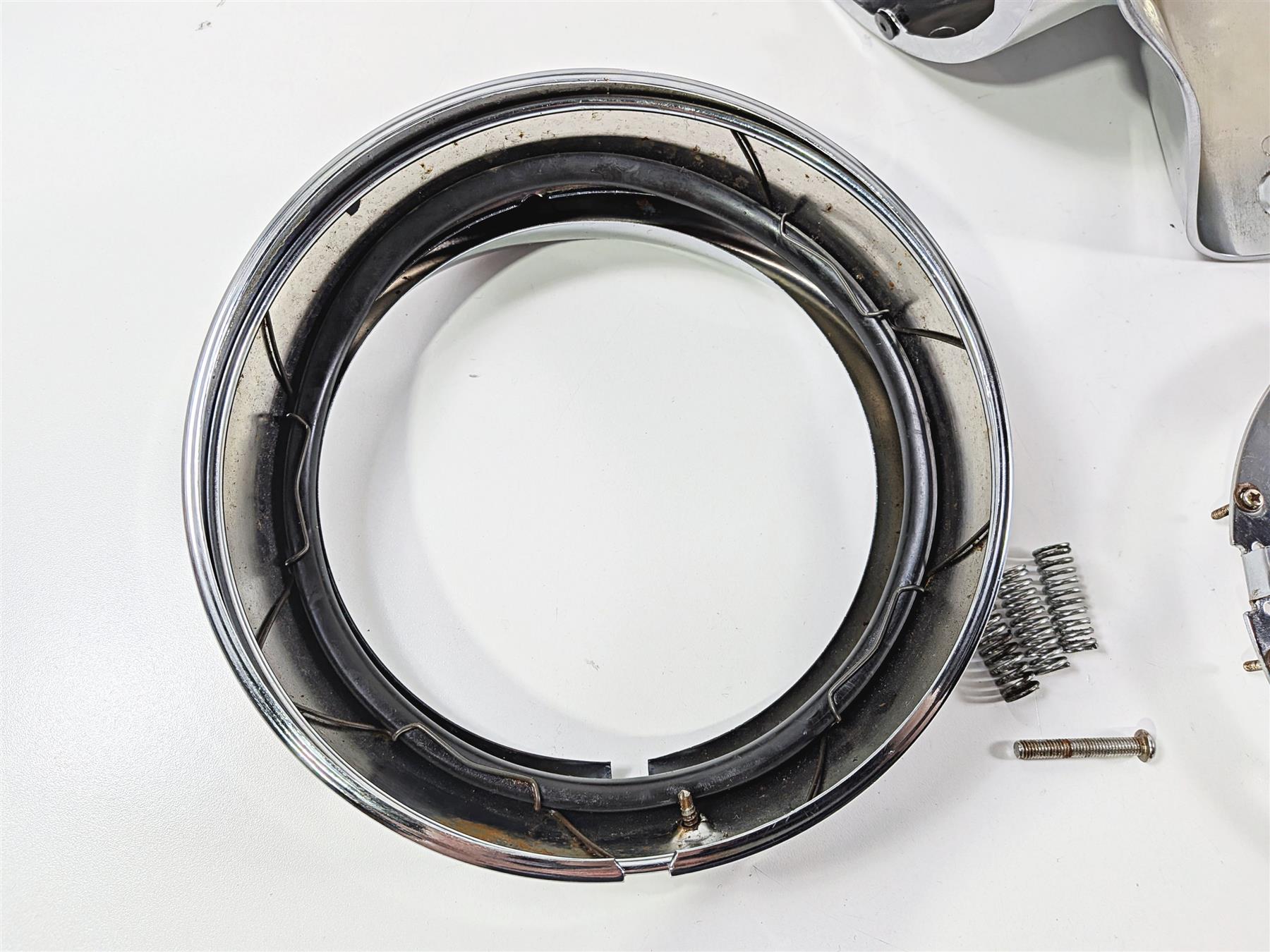 Harley Touring Aftermarket Chrome Road King Headlight Cover Nacelle Set {{ shop.shopifyCountryName }} - Mototech271