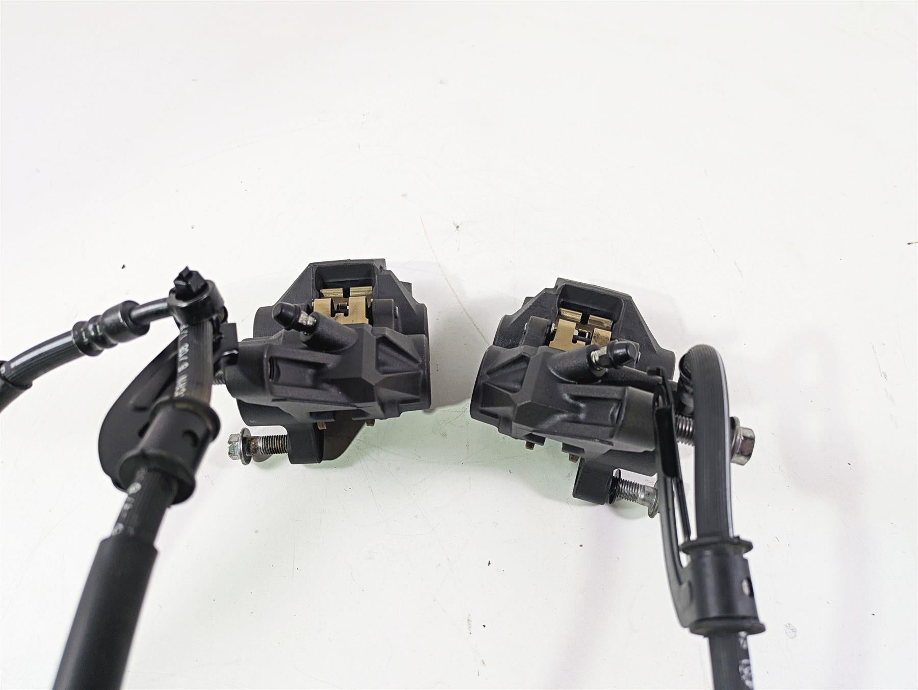 2009 Yamaha FZ1 FZS10 Fazer Front Brake Caliper + Lines Set 2D1-2580T-00 {{ shop.shopifyCountryName }} - Mototech271