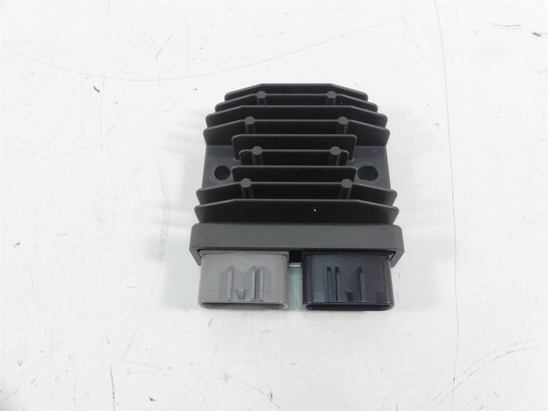 2015 Ducati Diavel Carbon Red Rectifier Voltage Regulator 54040301B FH020AA {{ shop.shopifyCountryName }} - Mototech271