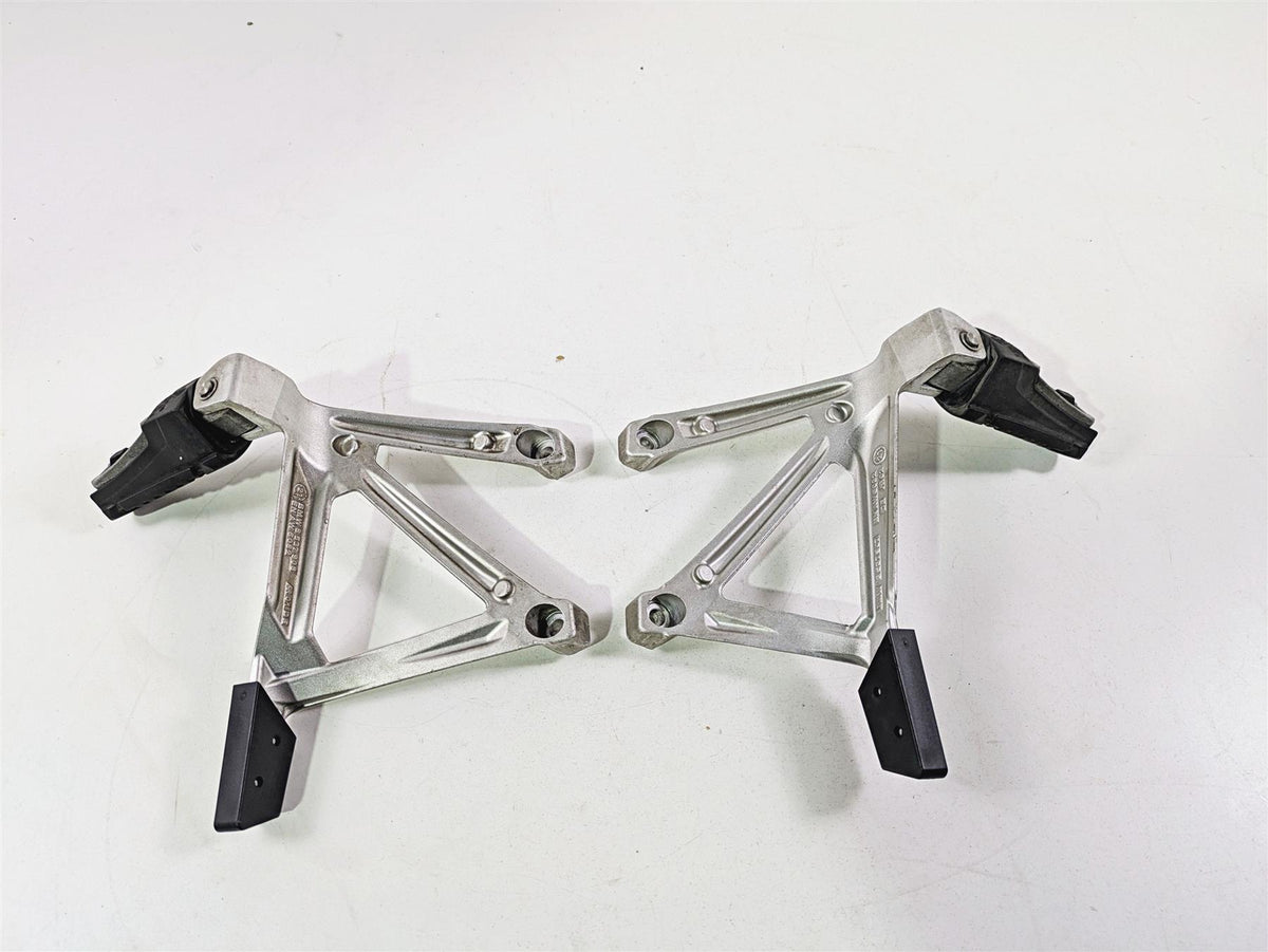 2017 BMW R1200 GS K50 Rear Passenger Footpeg Set 46718528793 46718528794 {{ shop.shopifyCountryName }} - Mototech271