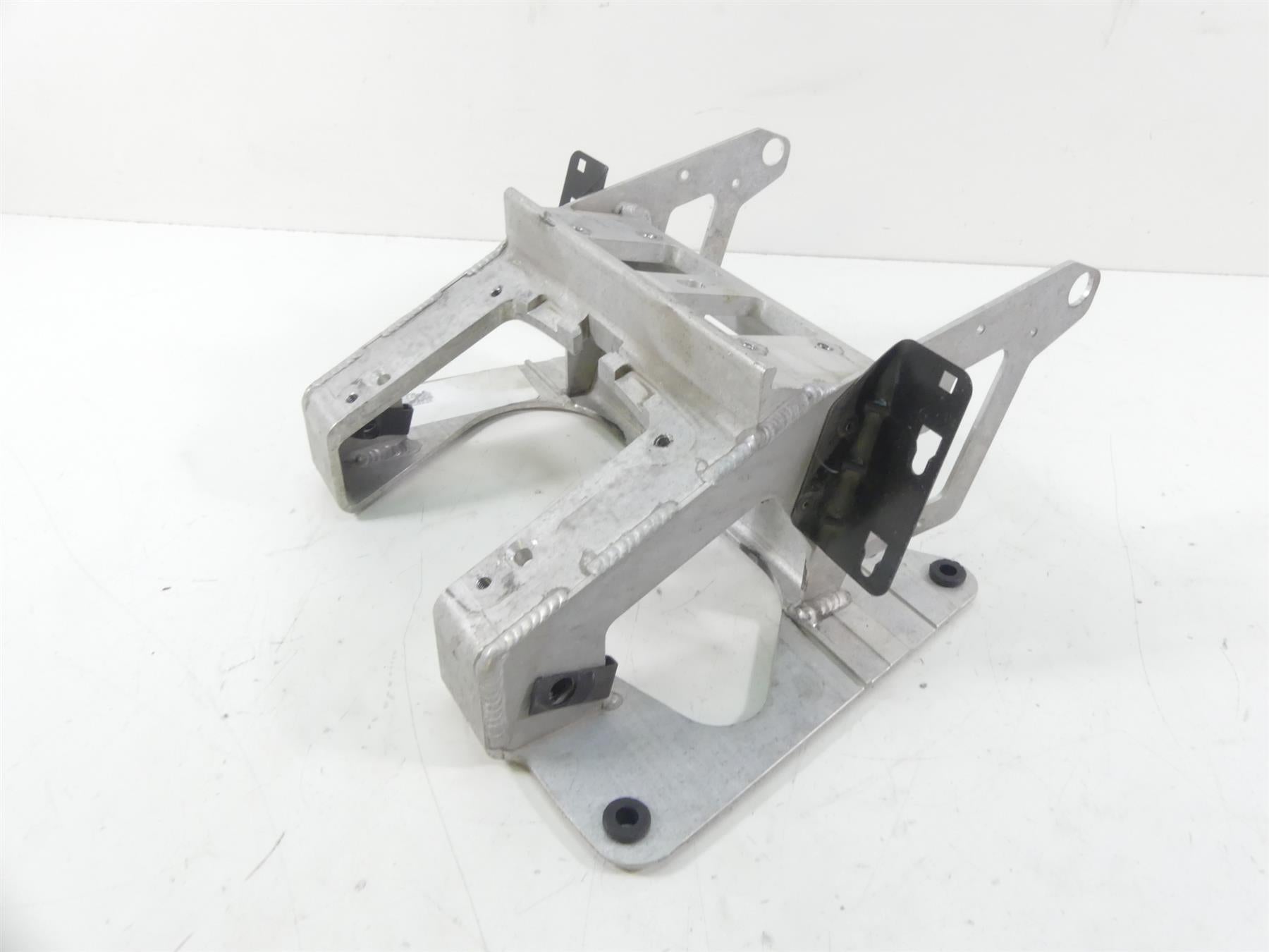 2009 Victory Vision Tour Front Fairing Holder Mount Carrier Stay 1016017