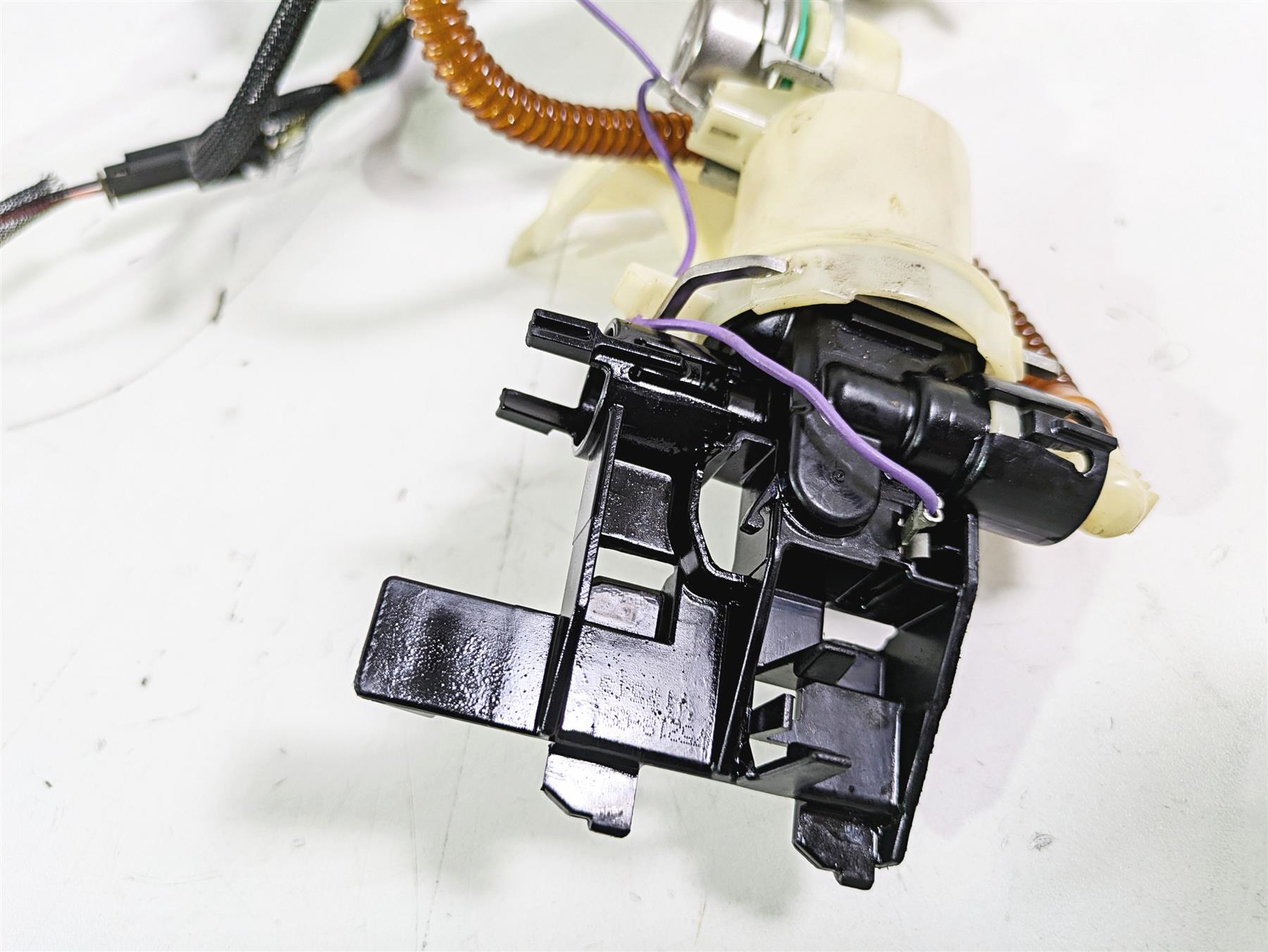 2016 Harley FXDL Dyna Low Rider Fuel Gas Petrol Pump & Sending Unit 75246-04A {{ shop.shopifyCountryName }} - Mototech271