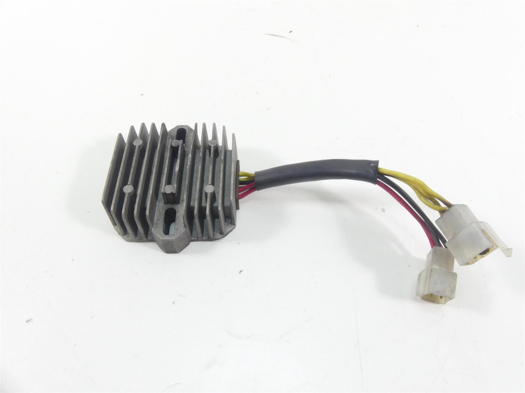 2006 Triumph Daytona 675 Rectifier Voltage Regulator T1304040 {{ shop.shopifyCountryName }} - Mototech271