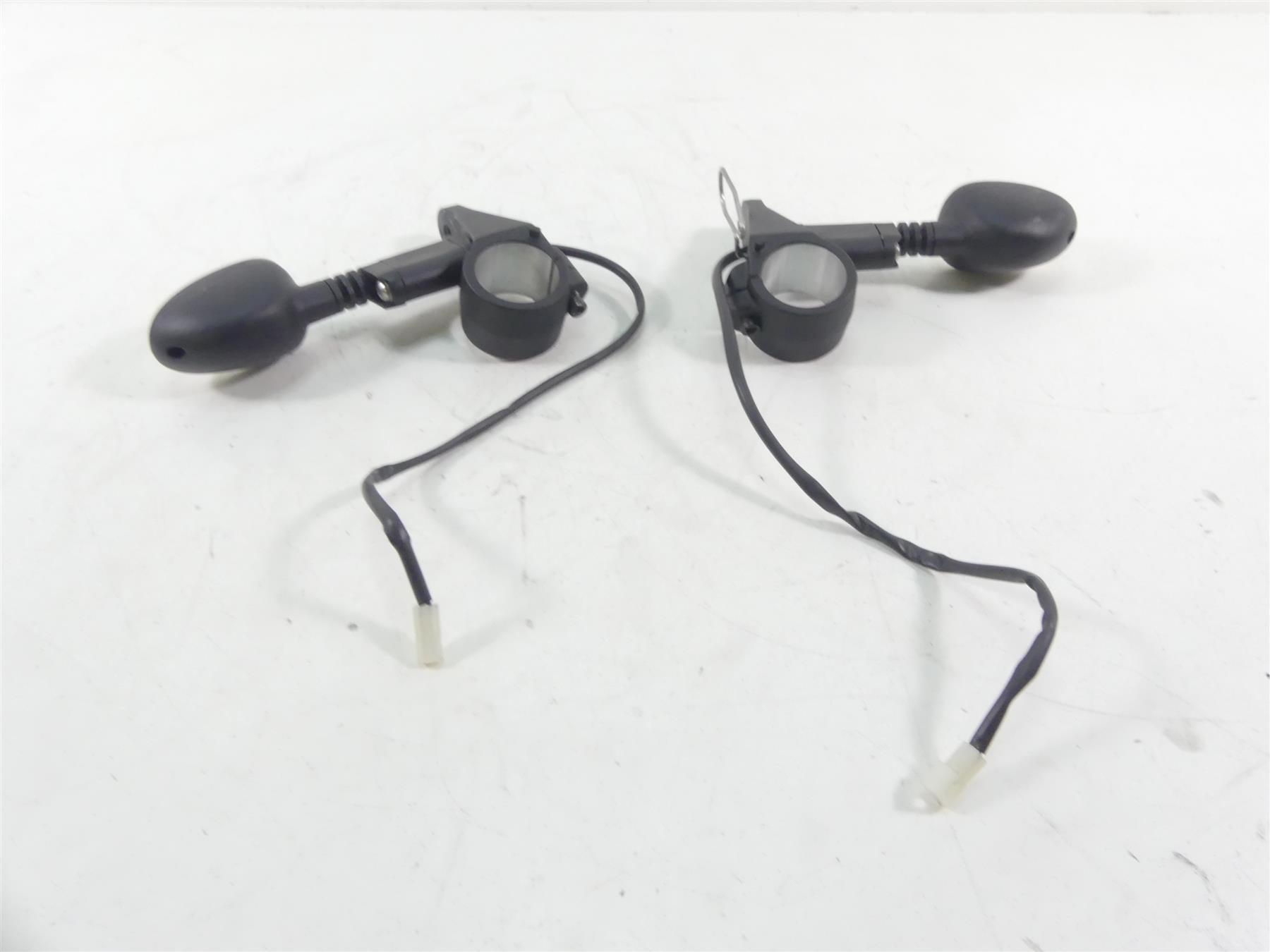 2019 Moto Guzzi V7 III Stone 750 Front Blinker Turn Signal Set 2D000261 2D000262 {{ shop.shopifyCountryName }} - Mototech271