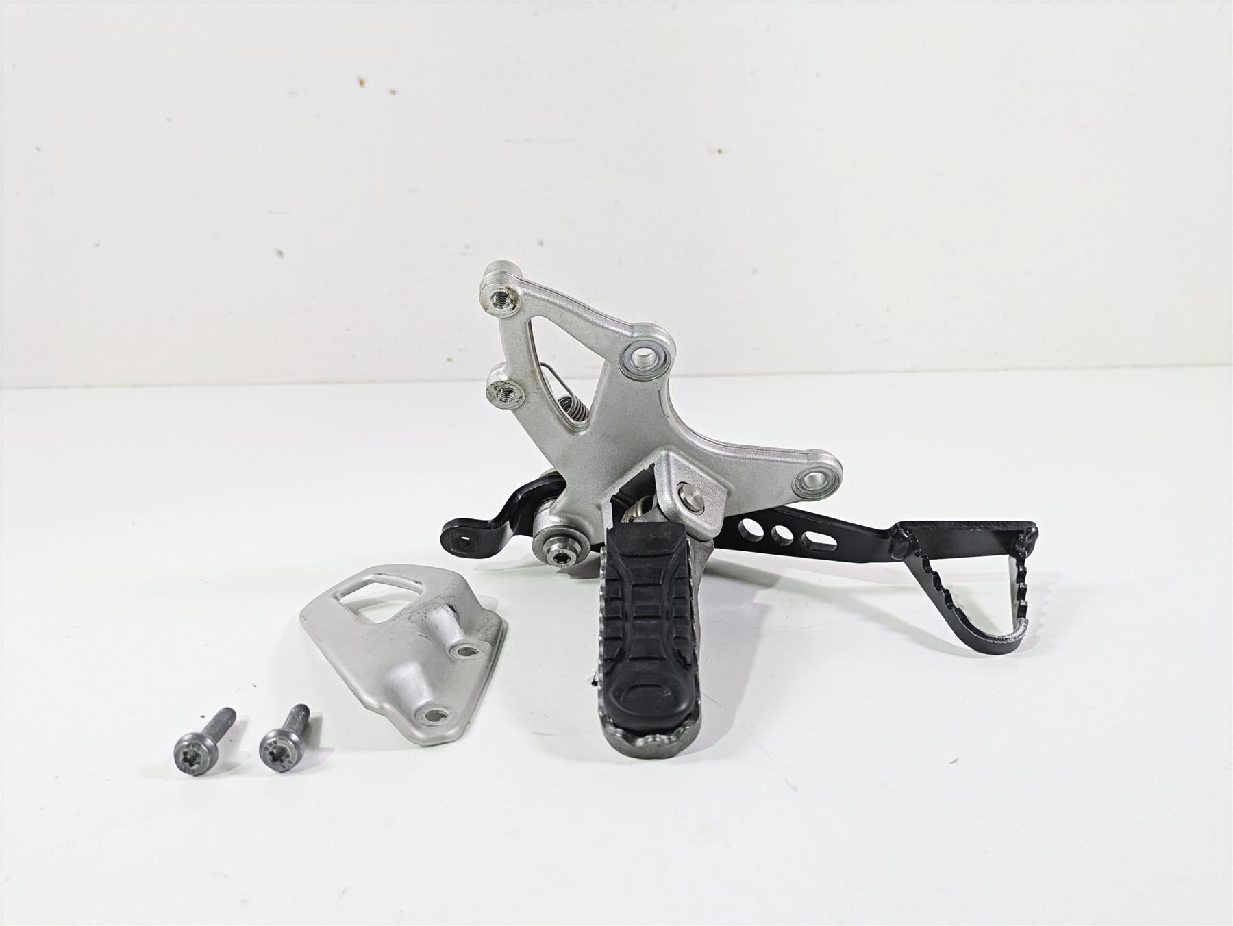 2018 BMW R nineT Urban GS K33 Right Footpeg & Brake Pedal 46718558718 {{ shop.shopifyCountryName }} - Mototech271
