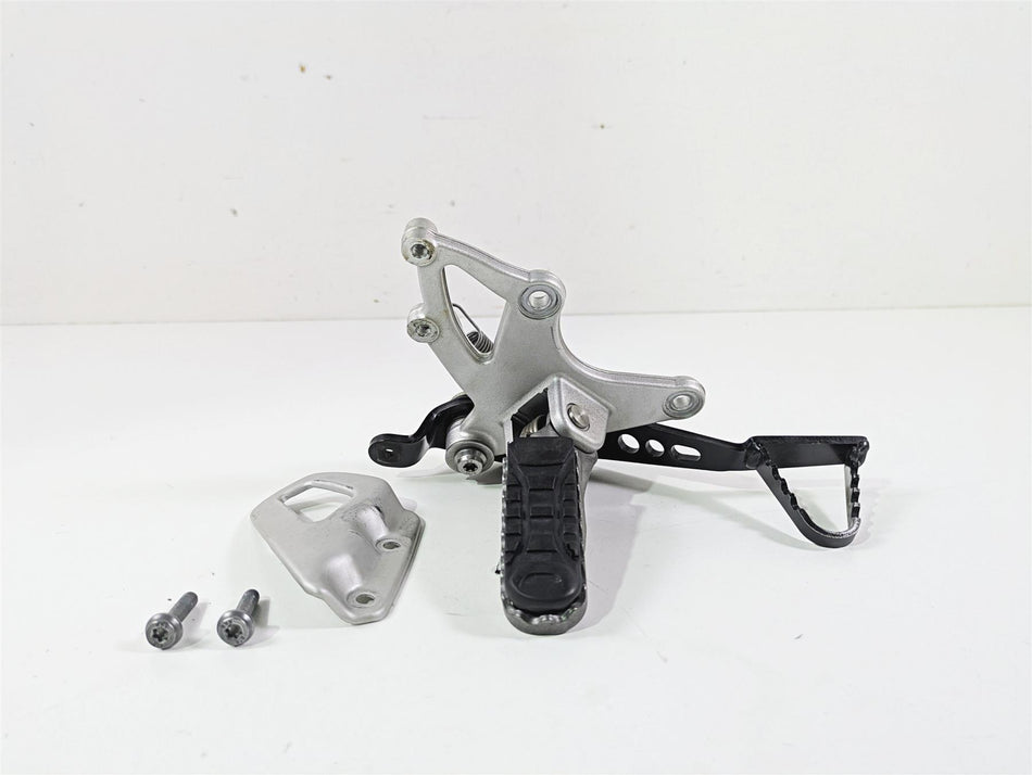 2018 BMW R nineT Urban GS K33 Right Footpeg & Brake Pedal 46718558718 {{ shop.shopifyCountryName }} - Mototech271