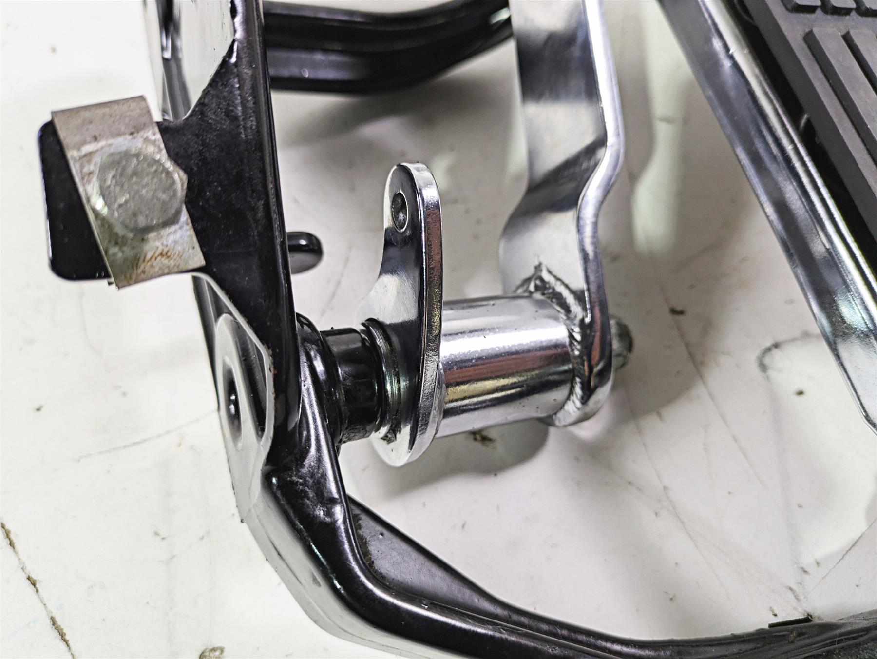 1992 Harley FLSTC Softail Heritage Right Floor Board Brake Pedal Set 42431-87 {{ shop.shopifyCountryName }} - Mototech271