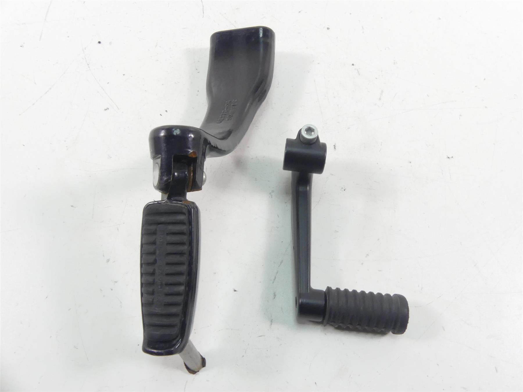 2020 Harley Sportster XL1200 NS Iron Front Left Foot Peg & Shifter Mid 42972-04 {{ shop.shopifyCountryName }} - Mototech271