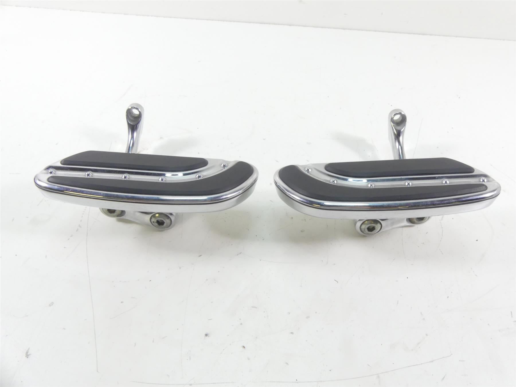 2007 Harley Touring FLHTCU SE CVO Electra Glide Rear Floor Board Set 50700-04 {{ shop.shopifyCountryName }} - Mototech271