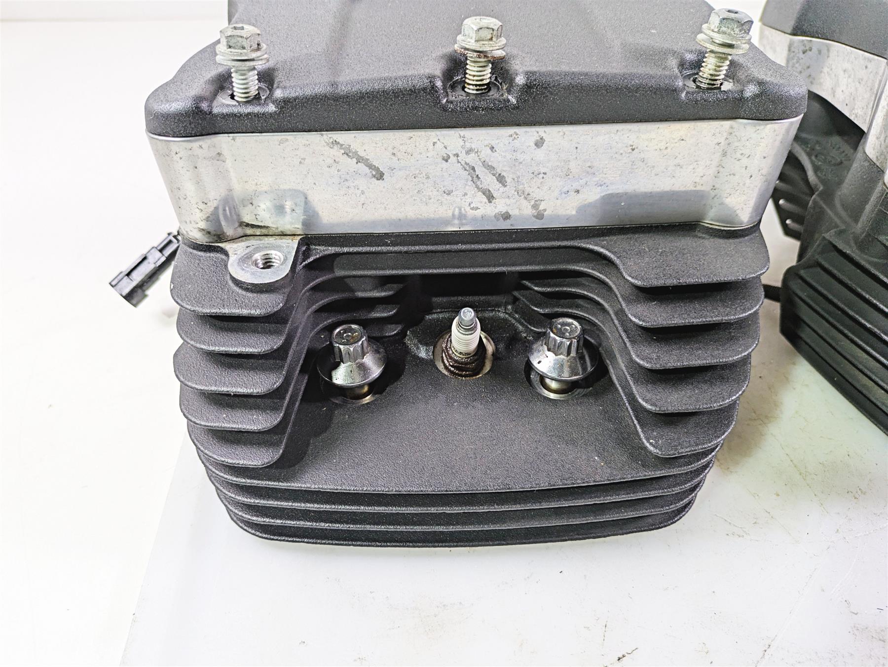 2015 Harley FXDF Dyna Fat Bob Cylinderhead Cylinder Head Set 103 16500092 {{ shop.shopifyCountryName }} - Mototech271