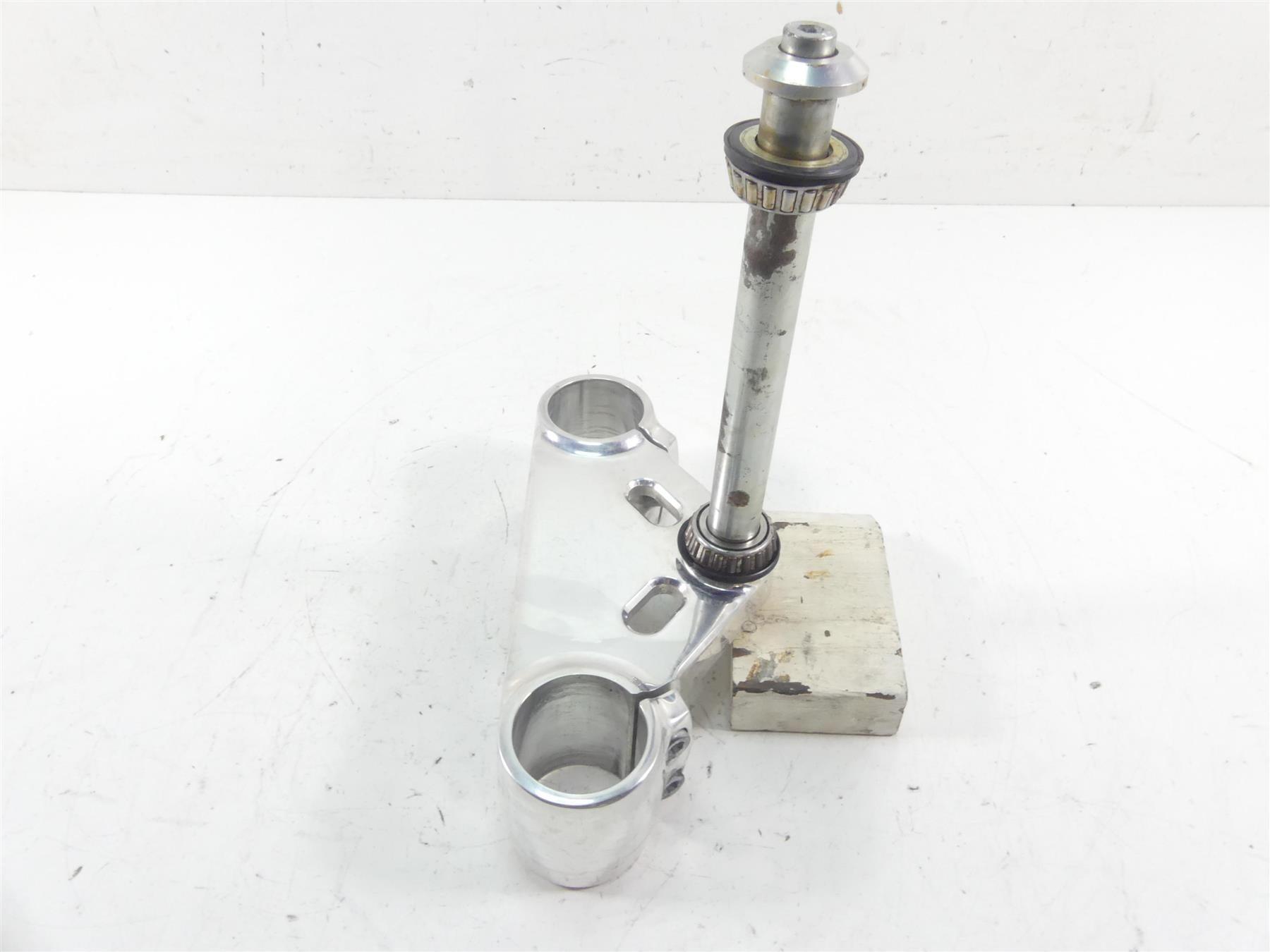 2012 Harley VRSCF Muscle Rod Lower Triple Tree Steering Clamp 46892-09B {{ shop.shopifyCountryName }} - Mototech271