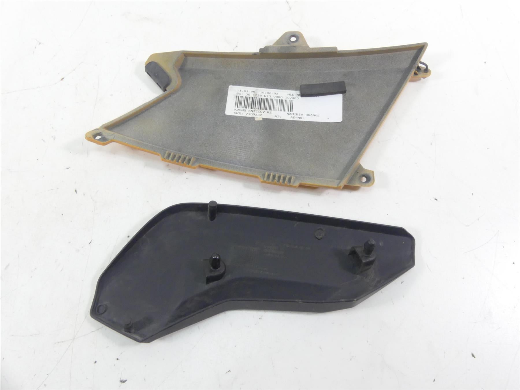 2008 BMW R1200GS K25 Between Leg Side Cover Fairing Set 46637700886 {{ shop.shopifyCountryName }} - Mototech271