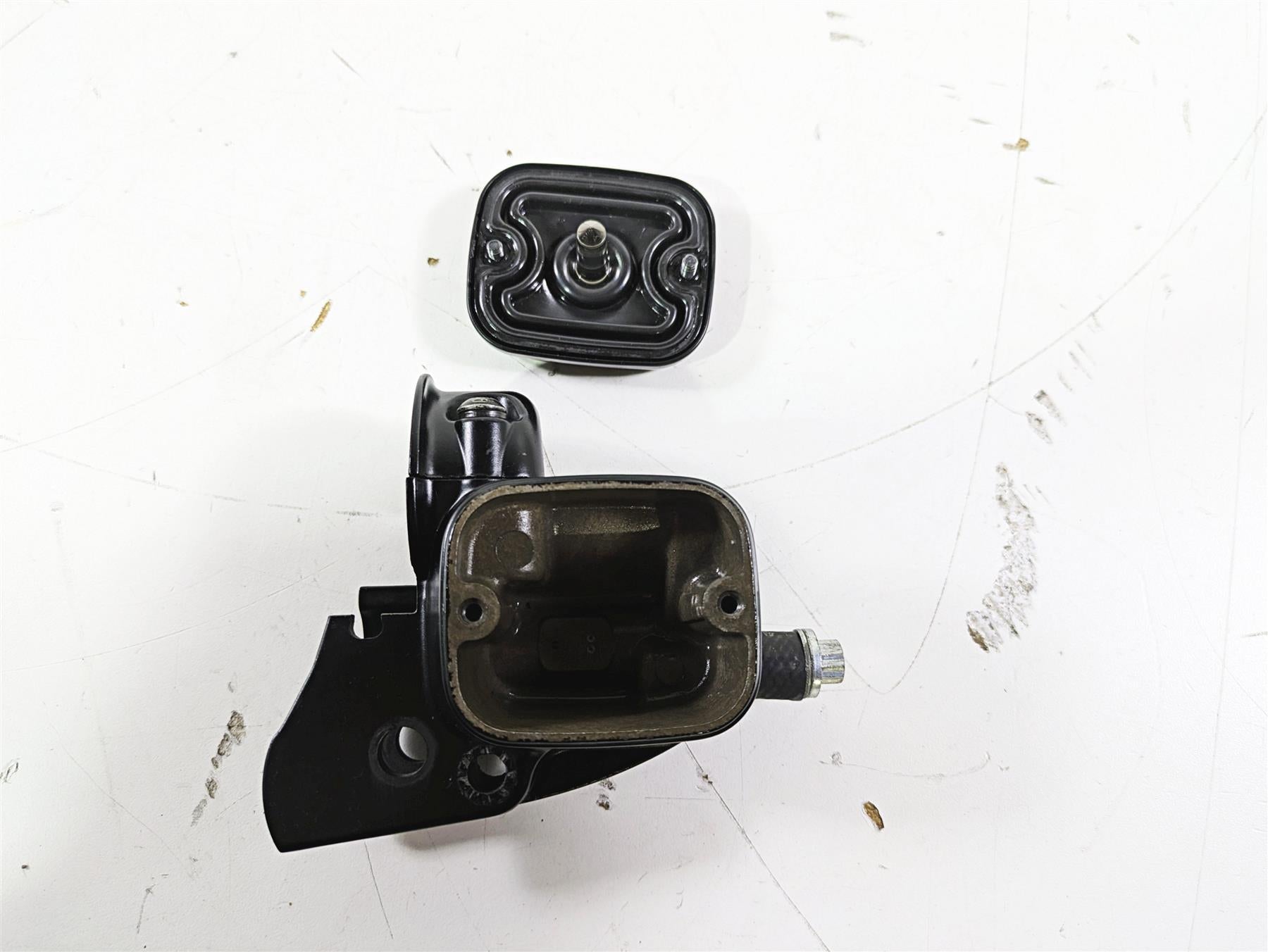 2015 Harley FXDL Dyna Low Rider Front Brake Master Cylinder 11/16 45170-08F | Mototech271