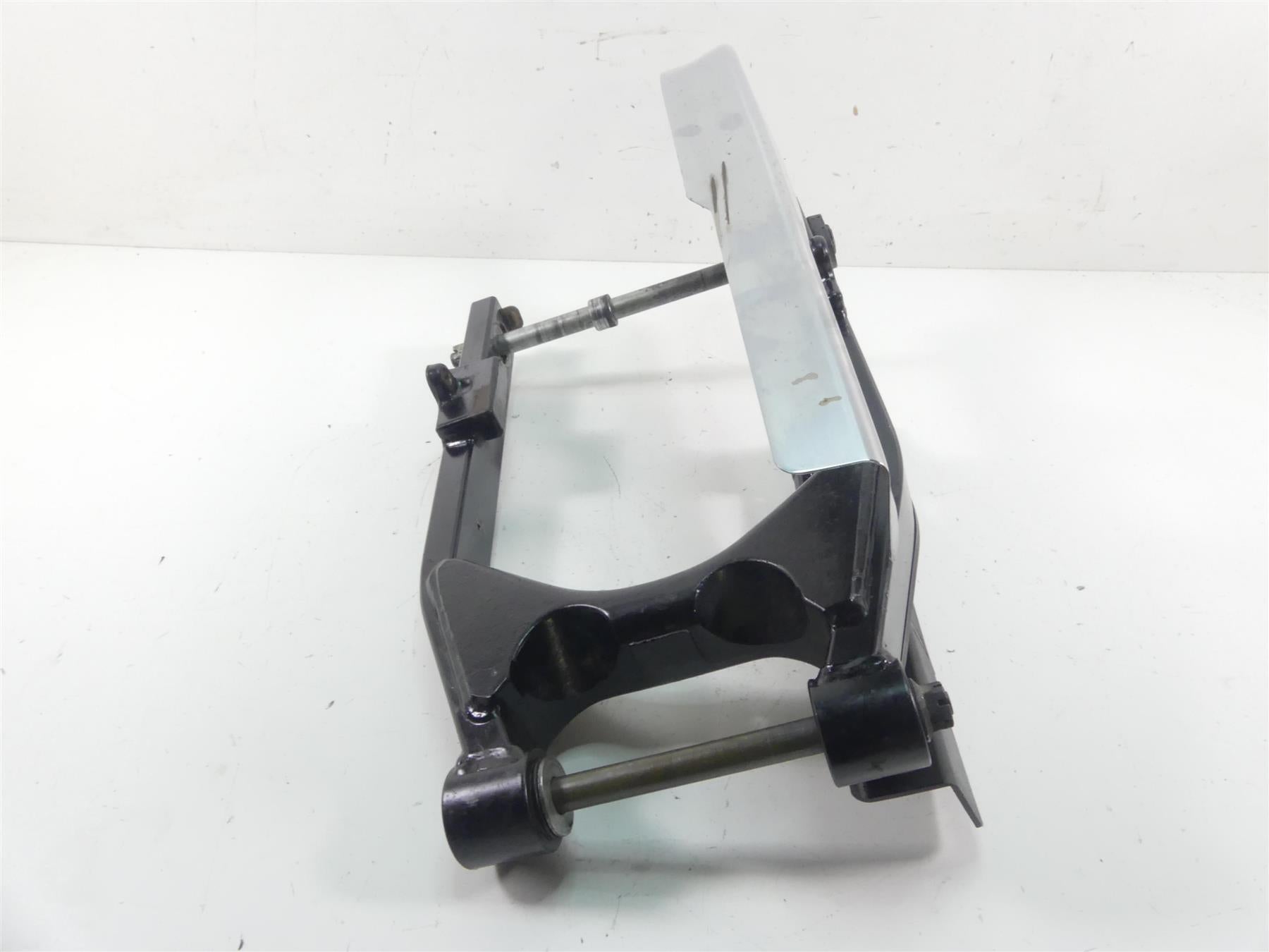 1998 Harley Dyna FXDL Low Rider Rear Swingarm Swing Arm + 3/4" Axle 47820-90A {{ shop.shopifyCountryName }} - Mototech271