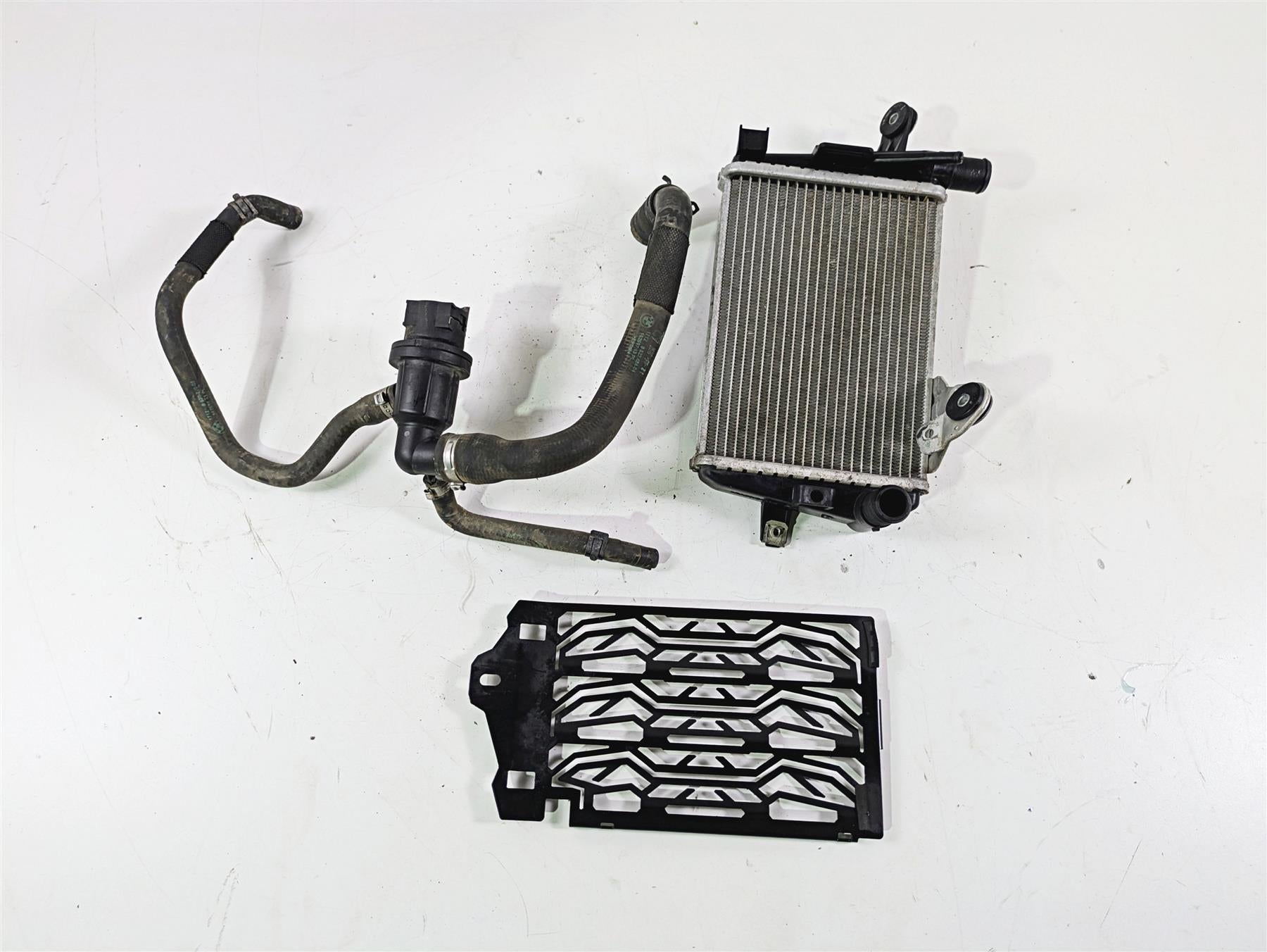 2015 BMW R1200 GS Adv K51 Left Coolant Radiator Thermostat Set 17118546408