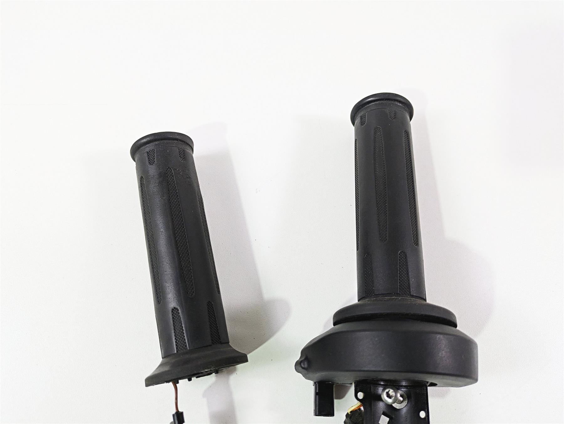 2019 BMW R1250RT K52 Left Right Heated Cruise Hand Grip Set 61318552124 {{ shop.shopifyCountryName }} - Mototech271