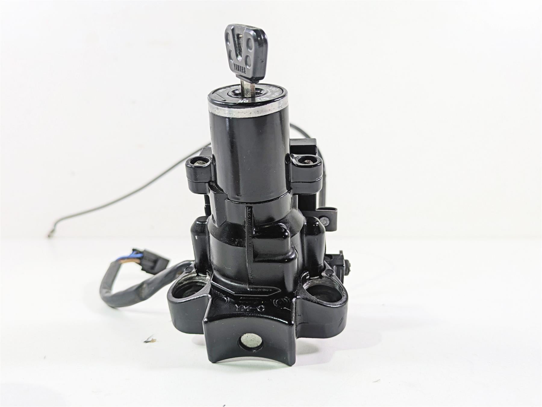 1999 Yamaha XV1600 Road Star Ignition Switch Key Lock Tank Cap Set 4WM-82501-02 {{ shop.shopifyCountryName }} - Mototech271