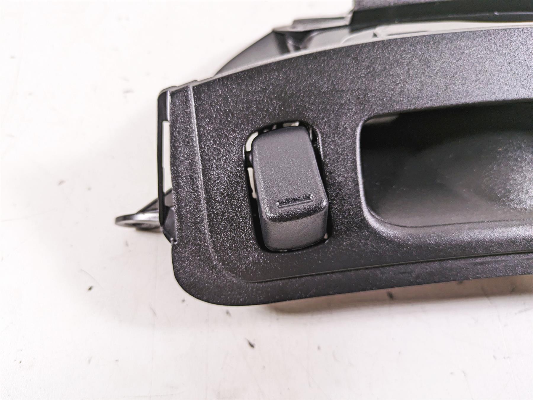 2015 Harley Touring FLHXS Street Glide Front Air Duct Inlet Vent 29200038 {{ shop.shopifyCountryName }} - Mototech271