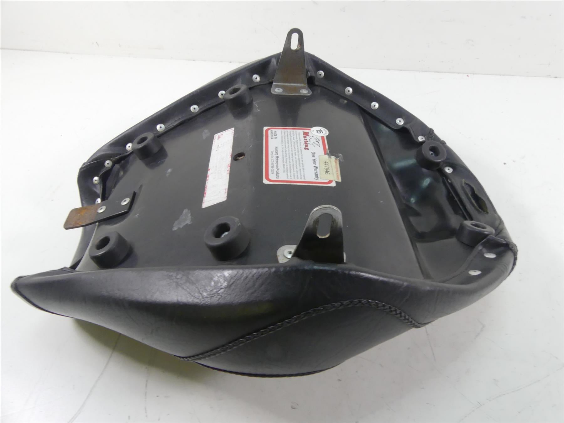 2004 Kawasaki VN1600 Meanstreak Mustang Rider Driver Solo Saddle Seat 447946 {{ shop.shopifyCountryName }} - Mototech271