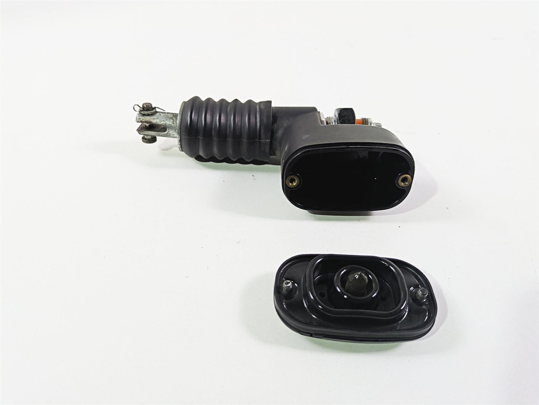 2004 Harley Softail FXSTDI Deuce Rear Brake Master Cylinder 41755-99F {{ shop.shopifyCountryName }} - Mototech271