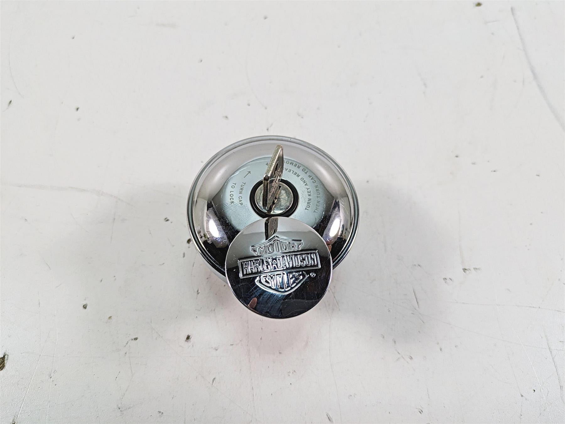 2006 Harley Softail FXSTSI Springer Chrome Fuel Gas Cap & Key {{ shop.shopifyCountryName }} - Mototech271