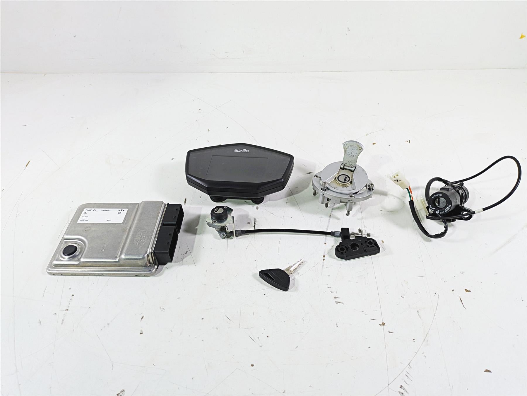 2021 Aprilia RS660 Cdi Ecm Speedo Ignition Switch Key Set 2K 2D000554 CM301806 {{ shop.shopifyCountryName }} - Mototech271