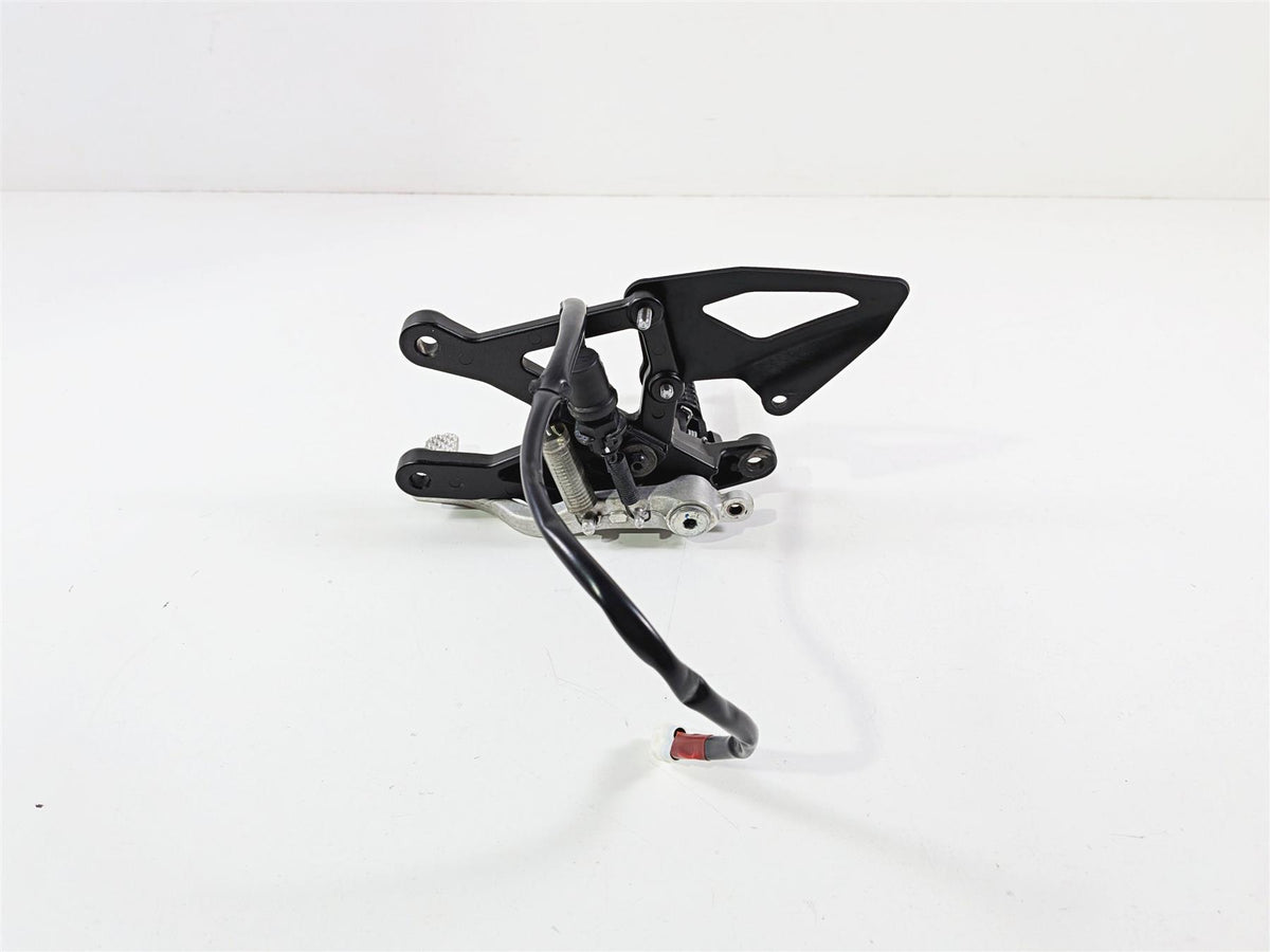 2022 Yamaha YZF R1 R1M RN65 Front Right Foot Peg & Brake Pedal 2CR-27443-00-00-Mototech271