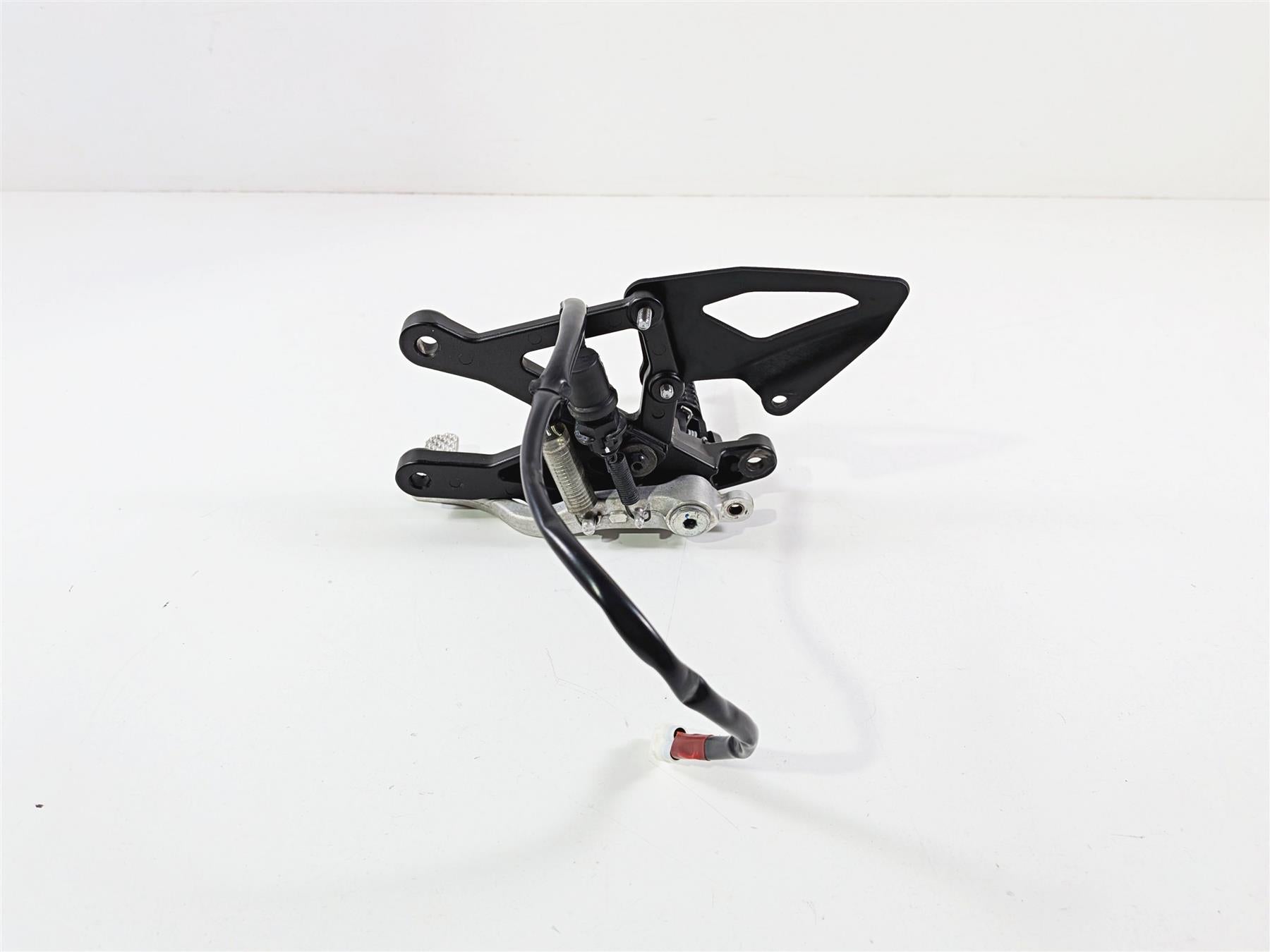 2022 Yamaha YZF R1 R1M RN65 Front Right Foot Peg & Brake Pedal 2CR-27443-00-00-Mototech271