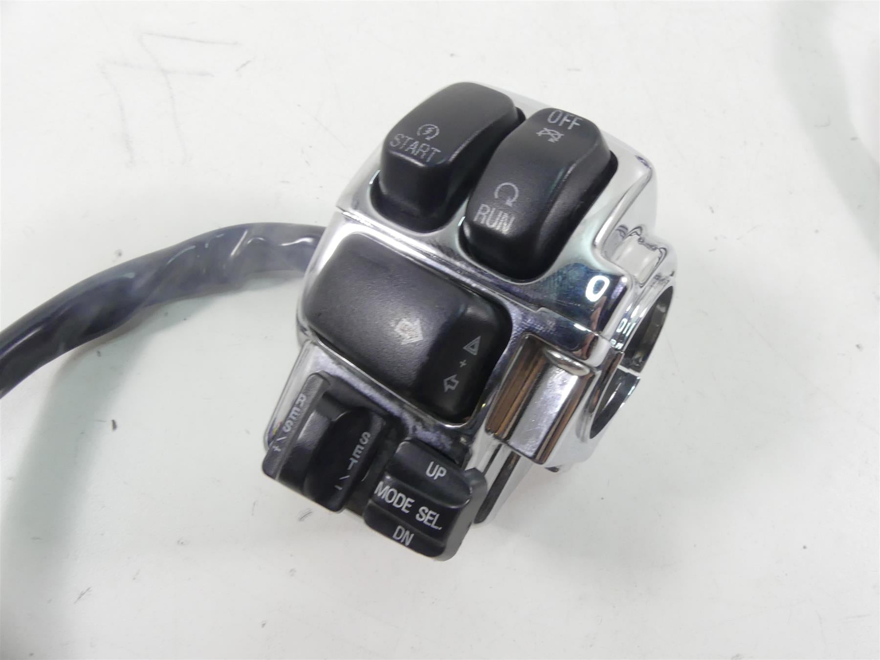 2010 Harley Touring FLHX Street Glide Left Right Chrome Control Switch 71682-06 {{ shop.shopifyCountryName }} - Mototech271