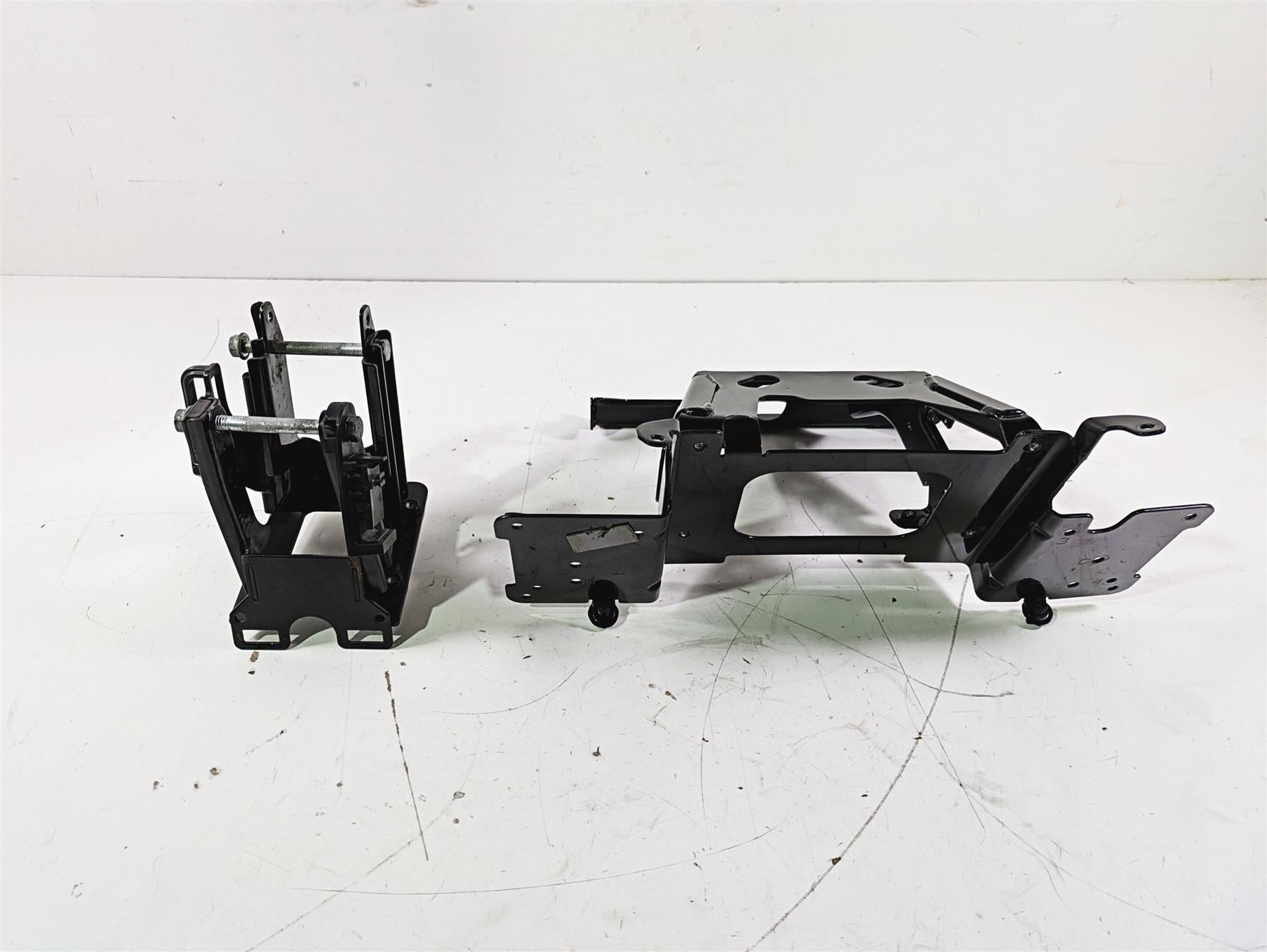 2016 Harley Touring FLTRX Road Glide Front Fairing Mount Carrier Set 47200217 {{ shop.shopifyCountryName }} - Mototech271