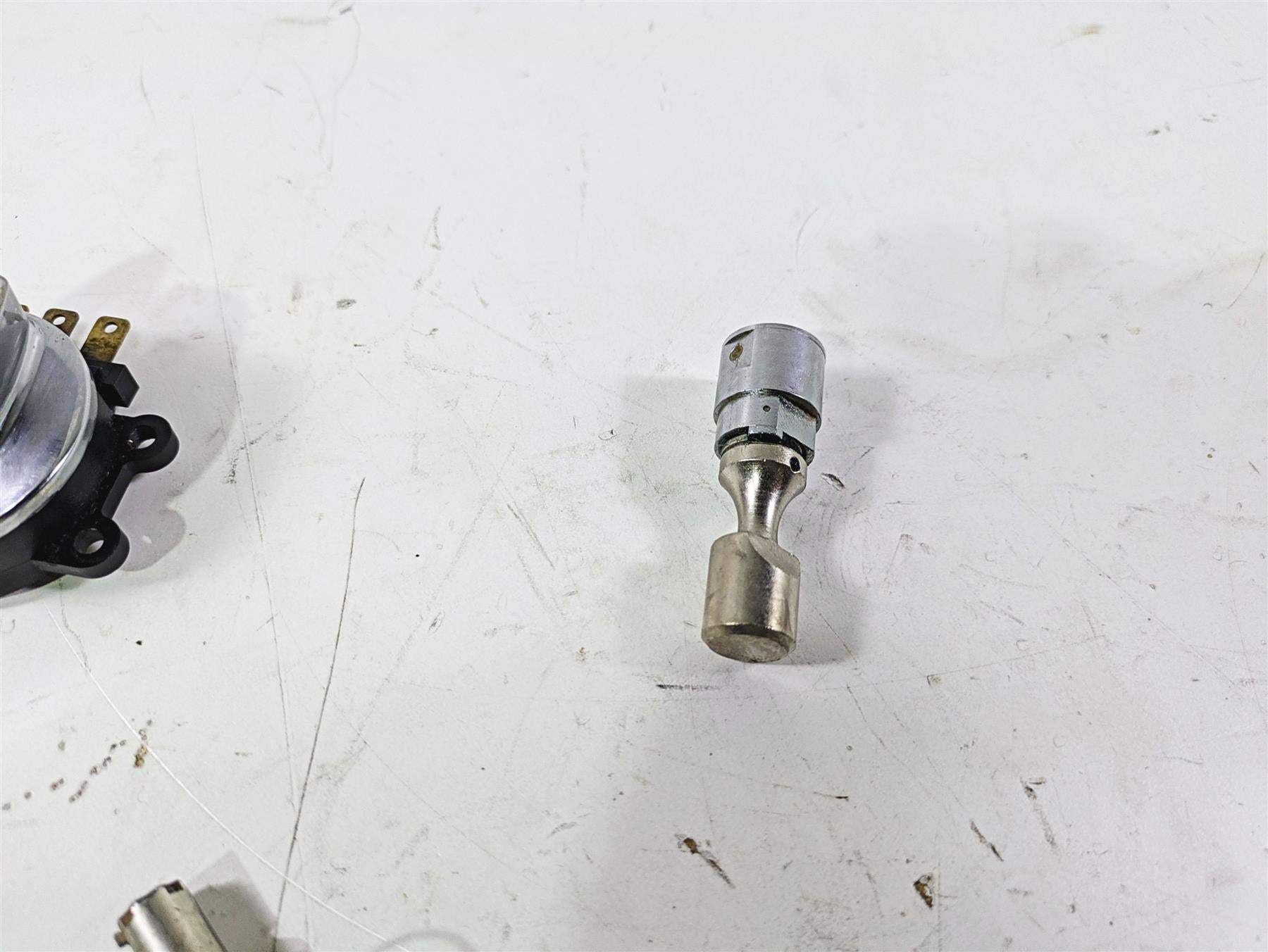 2003 Harley Softail FXSTDI Deuce 100th Ignition Switch Key Lock Set 71450-04 {{ shop.shopifyCountryName }} - Mototech271