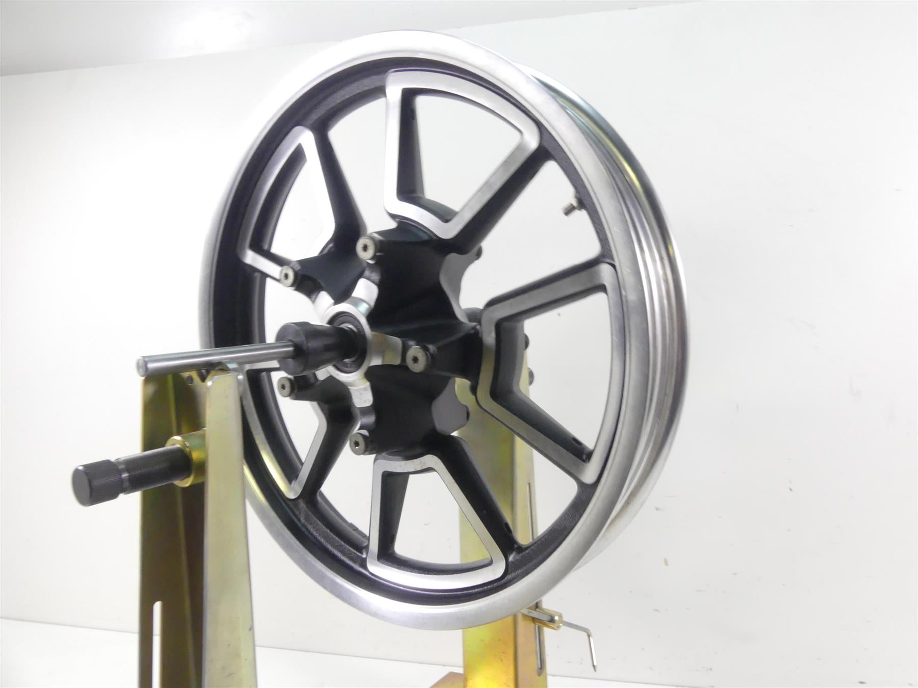 2015 Harley FXDL Dyna Low Rider Straight 19x2.5 Front Wheel Rim 43300280 {{ shop.shopifyCountryName }} - Mototech271