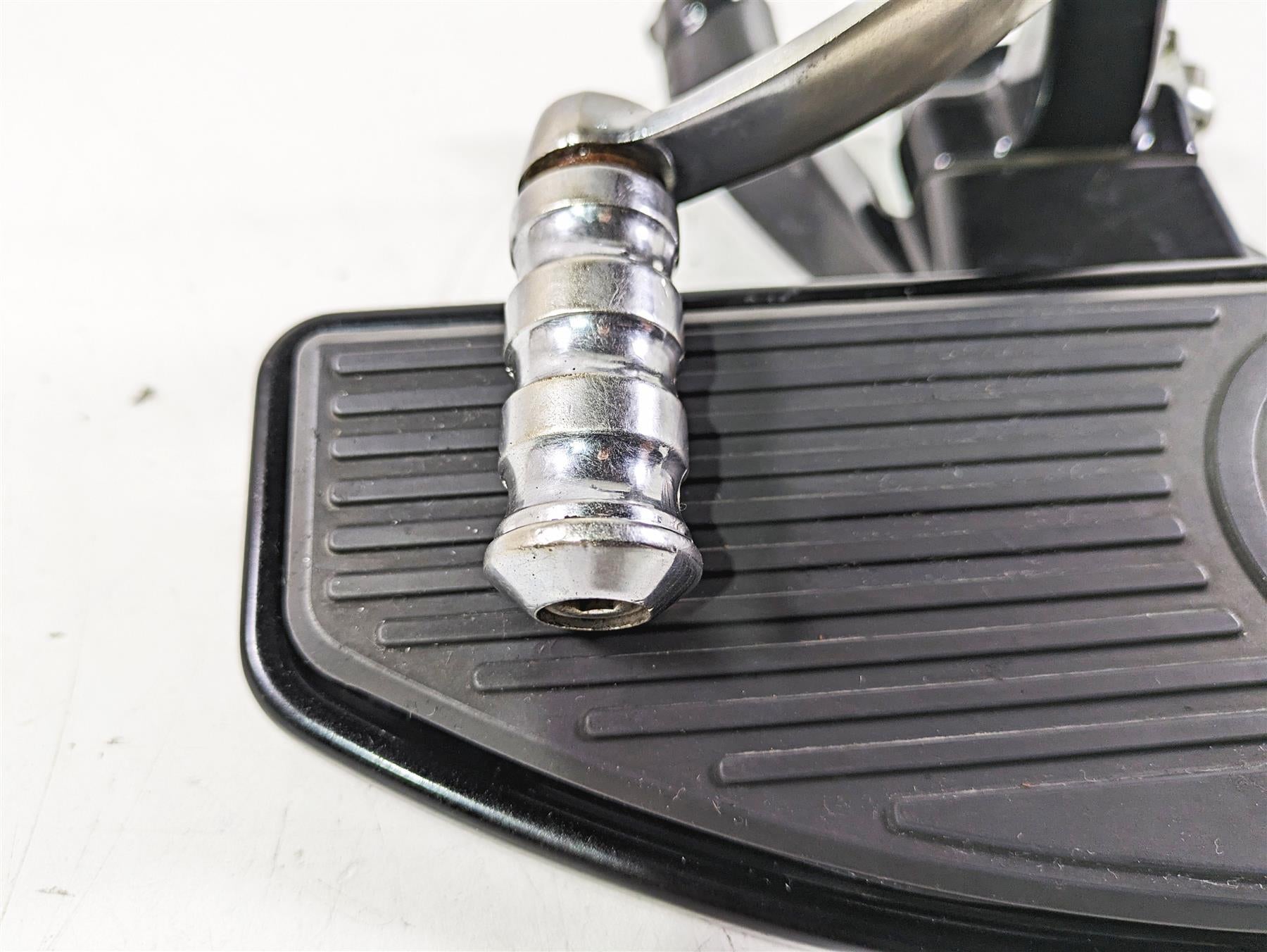 2021 Harley Softail FLSL Slim Left Floorboard & Shifter Pedal 50500738 33895-82E {{ shop.shopifyCountryName }} - Mototech271