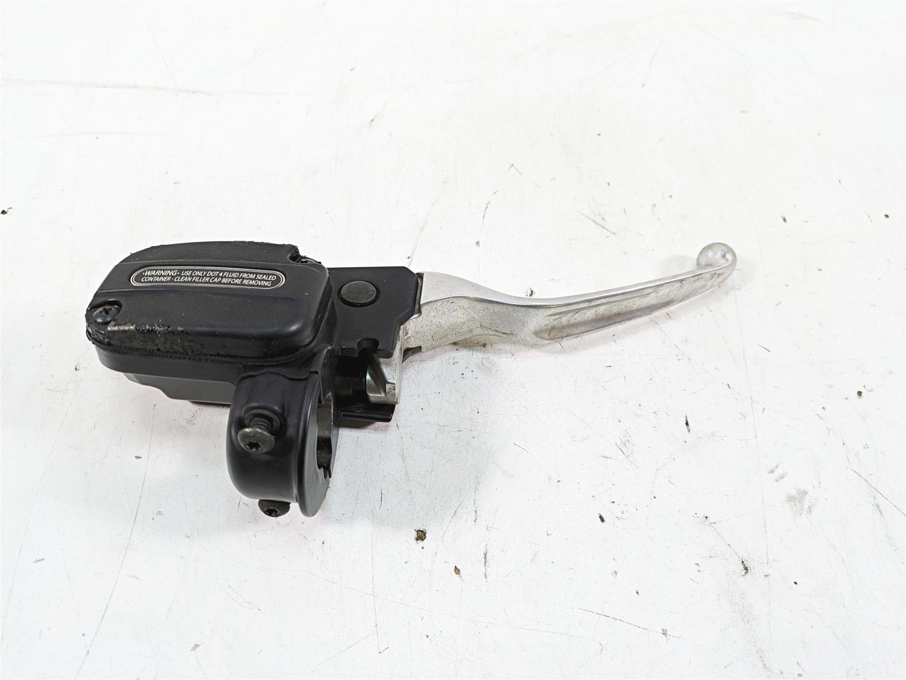 2011 Harley Touring FLHR Road King Front Brake Master Cylinder 42859-06B {{ shop.shopifyCountryName }} - Mototech271