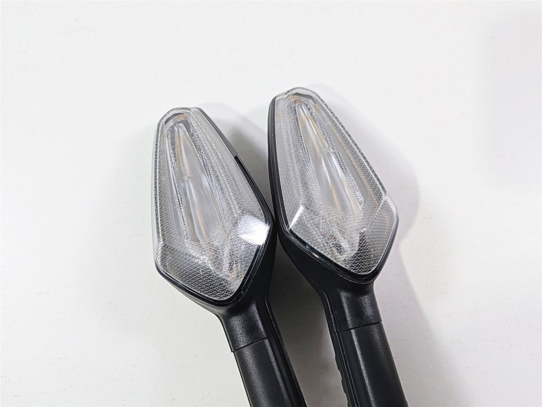 2023 BMW R nineT Scrambler K23 Rear Turn Singal Blinker Set 63138557204 {{ shop.shopifyCountryName }} - Mototech271