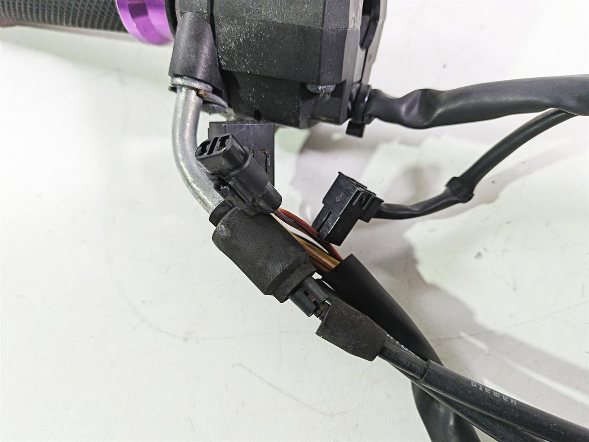 2008 Suzuki GSXR600 Right Hand Start Kill Throttle Control Switch 37200-21H01 {{ shop.shopifyCountryName }} - Mototech271
