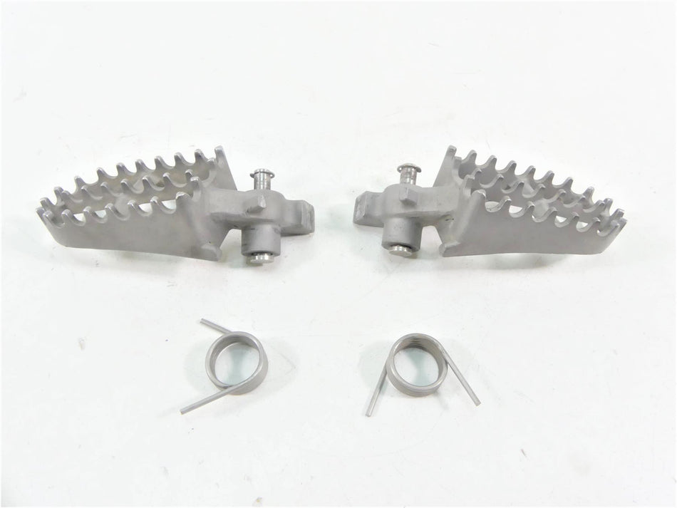 2013 BMW R1200GS K255 Adventure Front Footpeg Foot Peg Rest Set 46717694558 {{ shop.shopifyCountryName }} - Mototech271