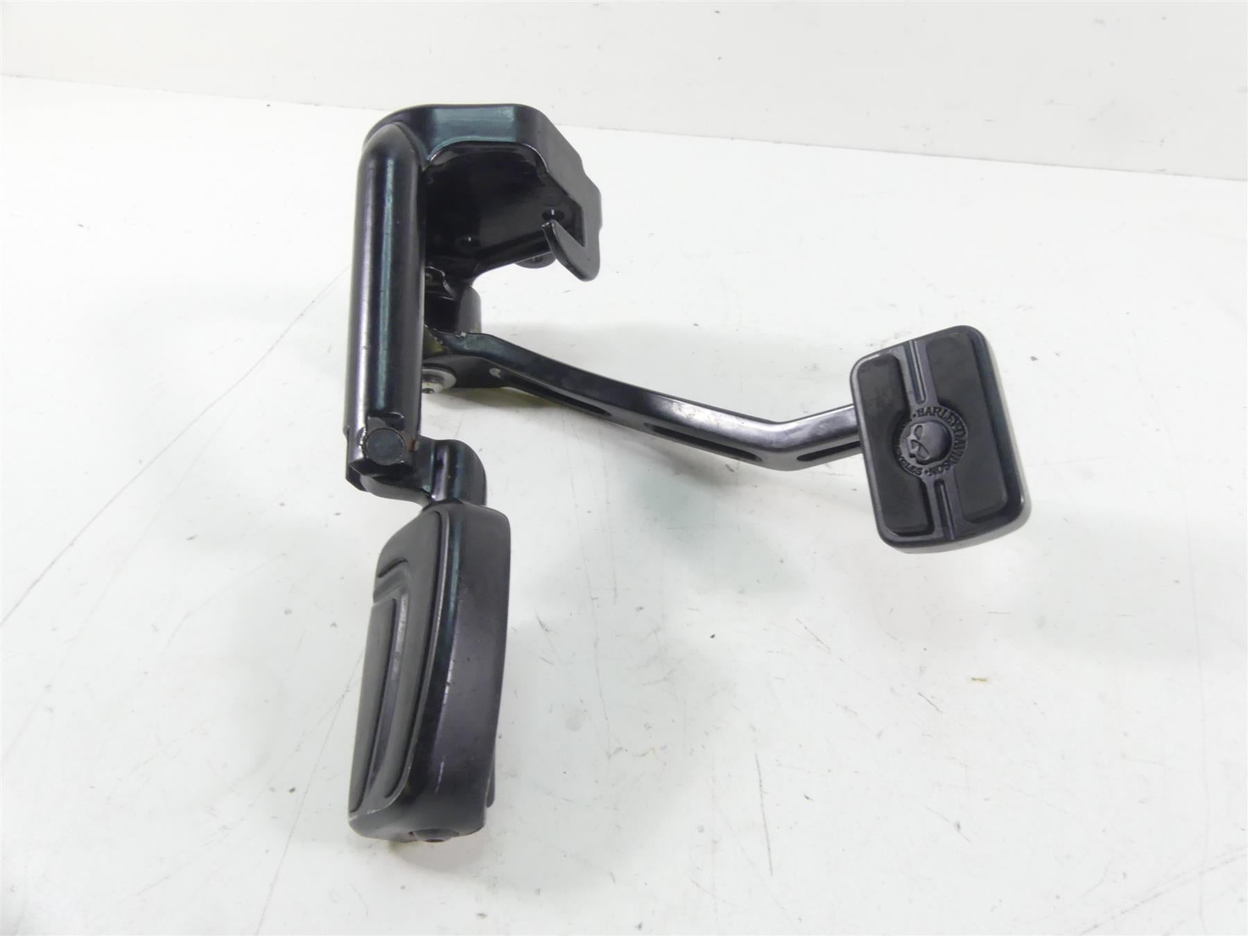 2017 Harley FXSE CVO Pro Street Breakout Front Right Footpeg & Br Pedal 42508-11