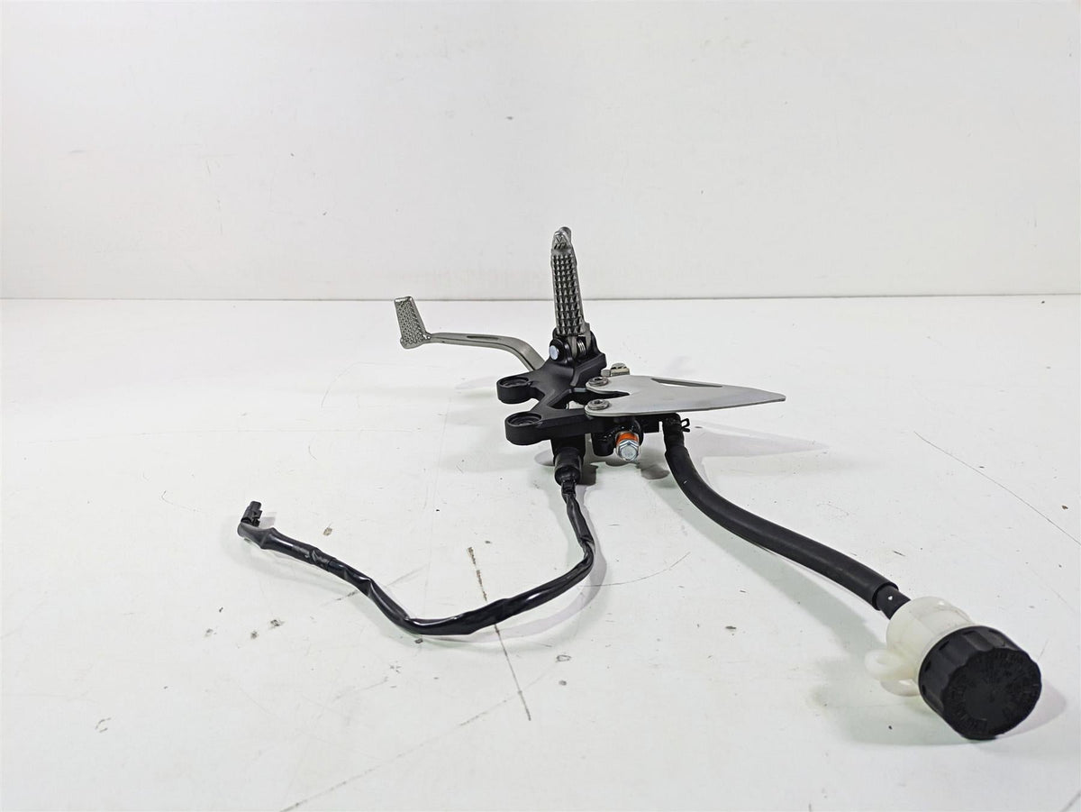 2023 Kawasaki EX400 Ninja Right Footpeg + Brake Lever Master Cylinder 35063-1408 {{ shop.shopifyCountryName }} - Mototech271