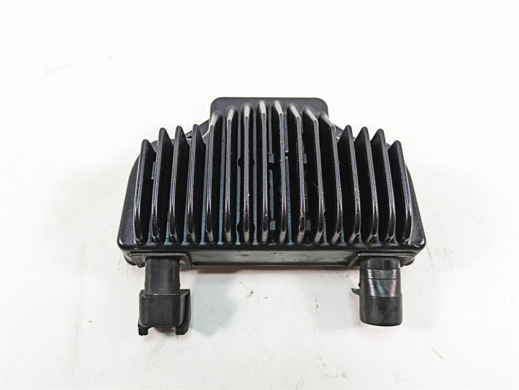 2009 Harley FXDC Dyna Super Glide Custom Rectifier Voltage Regulator 74631-08A {{ shop.shopifyCountryName }} - Mototech271