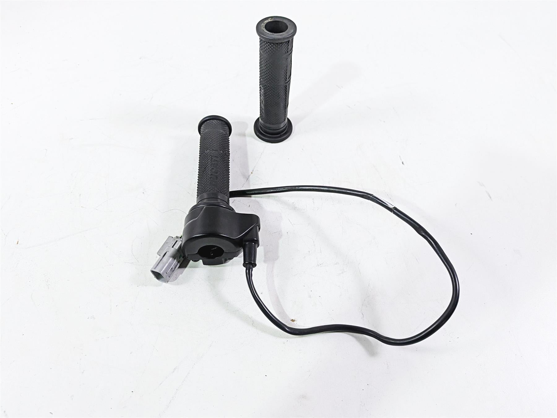 2013 Ducati Hyperstrada 821 Ride By Wire Throttle Grip 66020034E {{ shop.shopifyCountryName }} - Mototech271