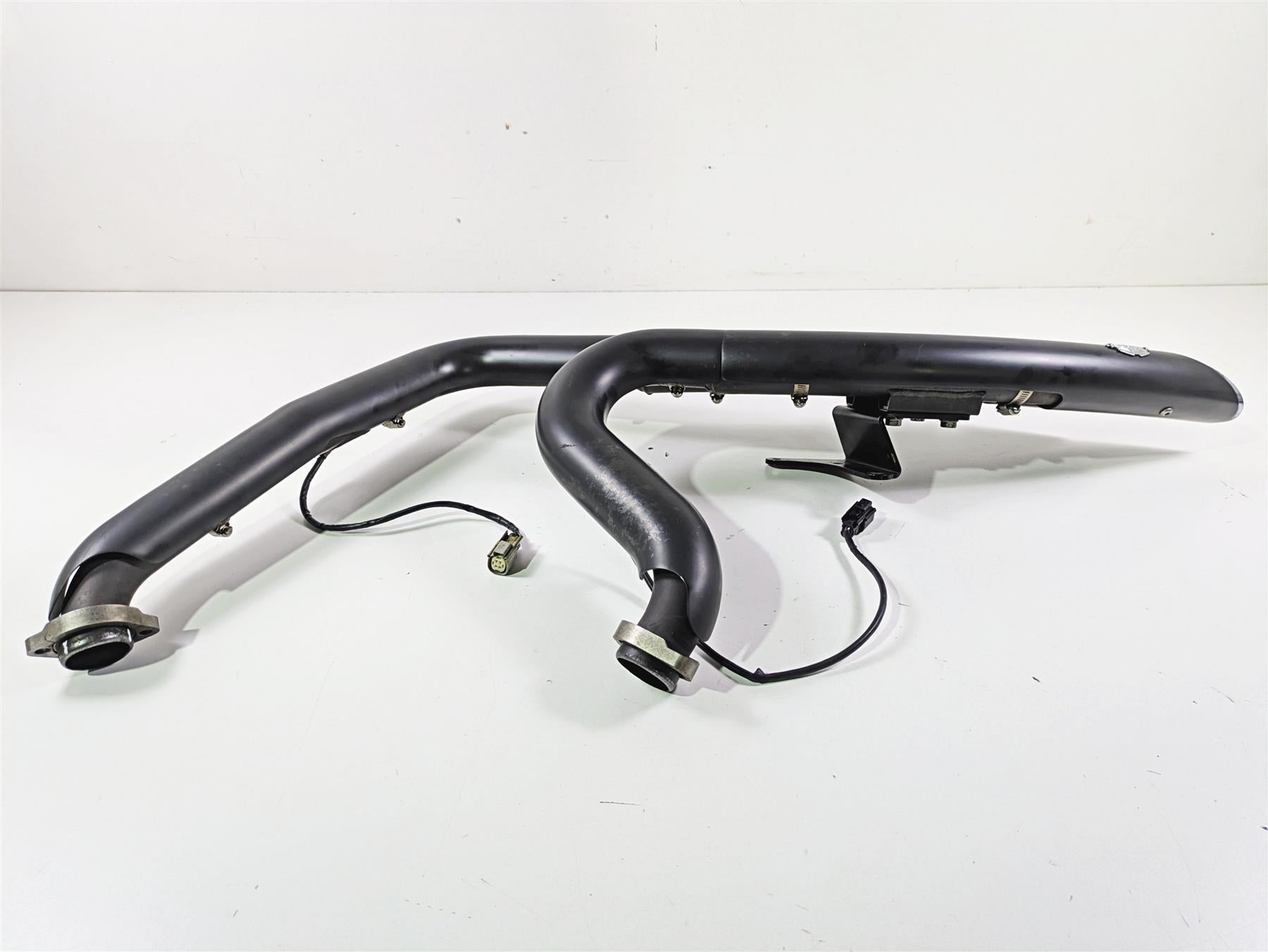 2014 Harley FXDF Dyna Fat Bob Vance Hines Big Radius 2-2 Exhaust System 46071 {{ shop.shopifyCountryName }} - Mototech271