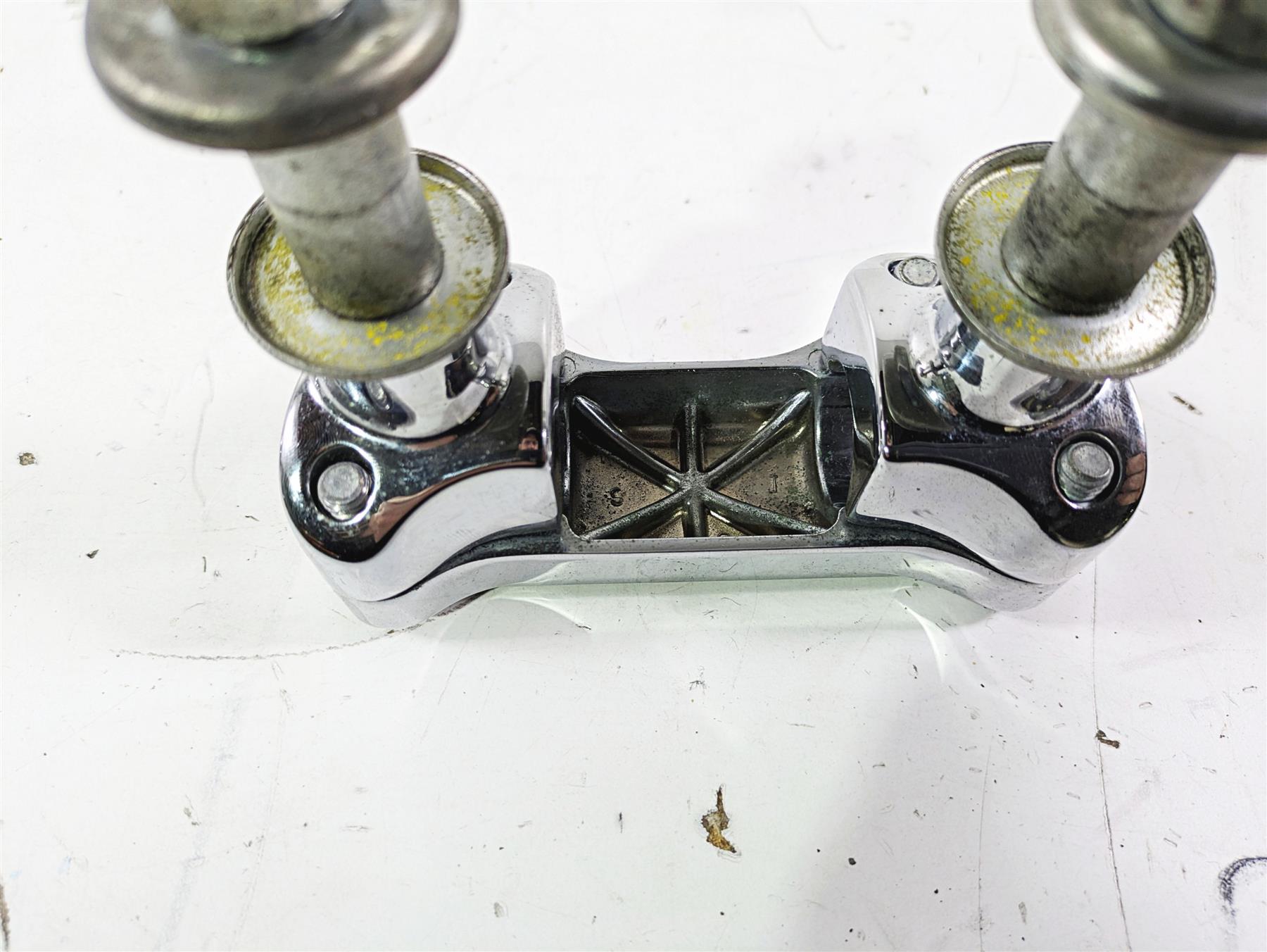 1992 Harley FLSTC Softail Heritage Handlebar Holder Riser Set 56567-86B {{ shop.shopifyCountryName }} - Mototech271