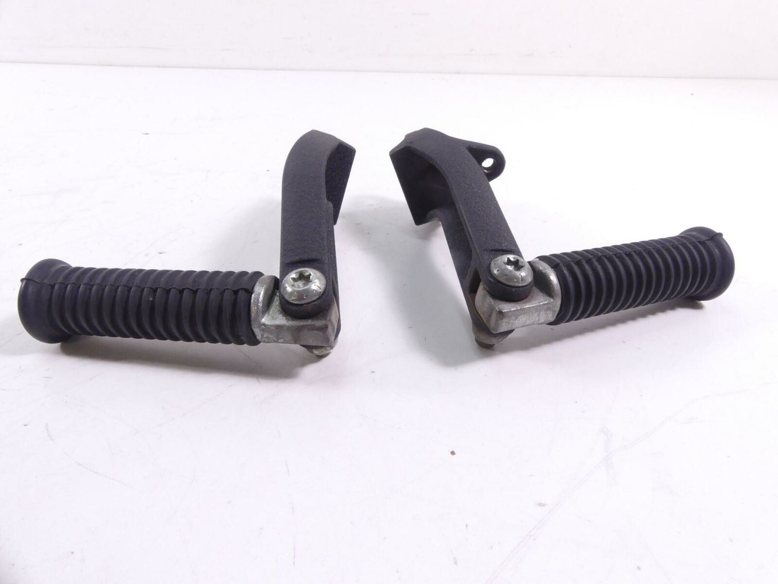 2007 Harley FXDWG Dyna Wide Glide Rear Passenger Footpeg Set 49224-06A 49230-06 {{ shop.shopifyCountryName }} - Mototech271