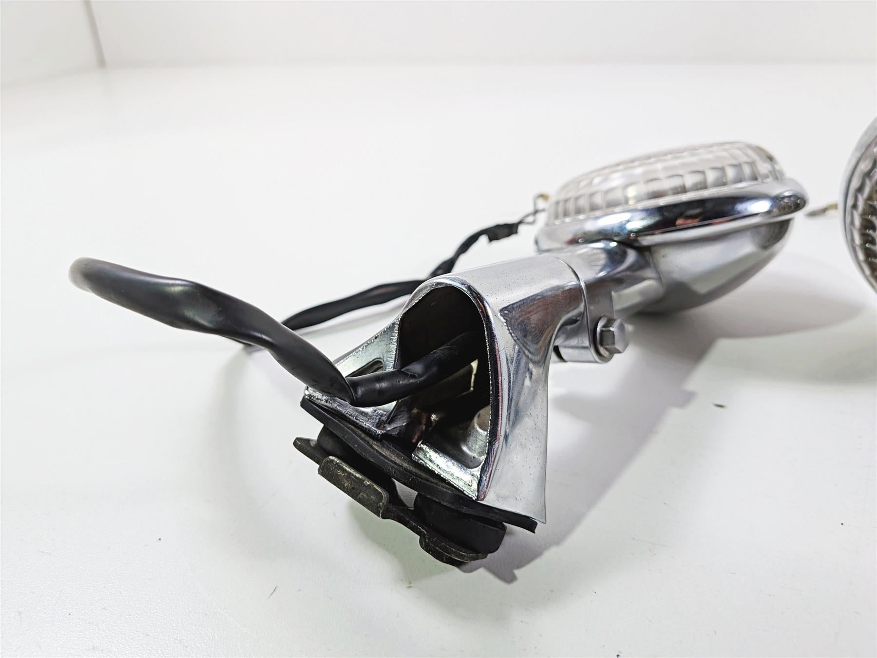 2006 Yamaha XVZ1300 Royal Star Rear Blinker Turn Signal 1D6-83340 1D6-83340-01 {{ shop.shopifyCountryName }} - Mototech271