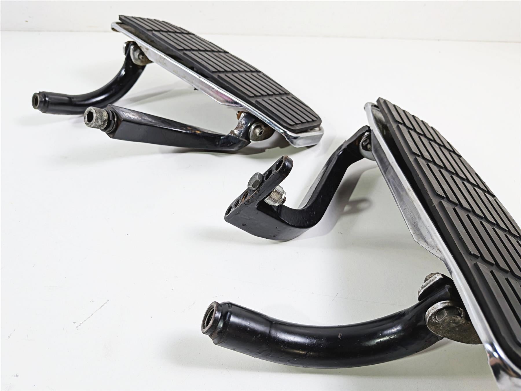 1993 Harley Touring FLHTCU Electra Glide Front Rider Floor Board Set 50621-79A {{ shop.shopifyCountryName }} - Mototech271
